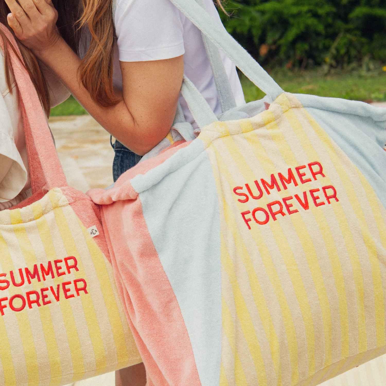 sac-cabas-parent-maman-éponge-cabas-gouter-plage-maman-mixte-cadeau-été-maman-papa-cadeau-anniversaire-fête-de-mères-matchy-matchy-cadeau-famille-cadeau-pere-fils-original-cadeau-mere-fille-pratique-matchy-matchy-cadeaux-noel-famille-marque-francaise-motif-summer-forever