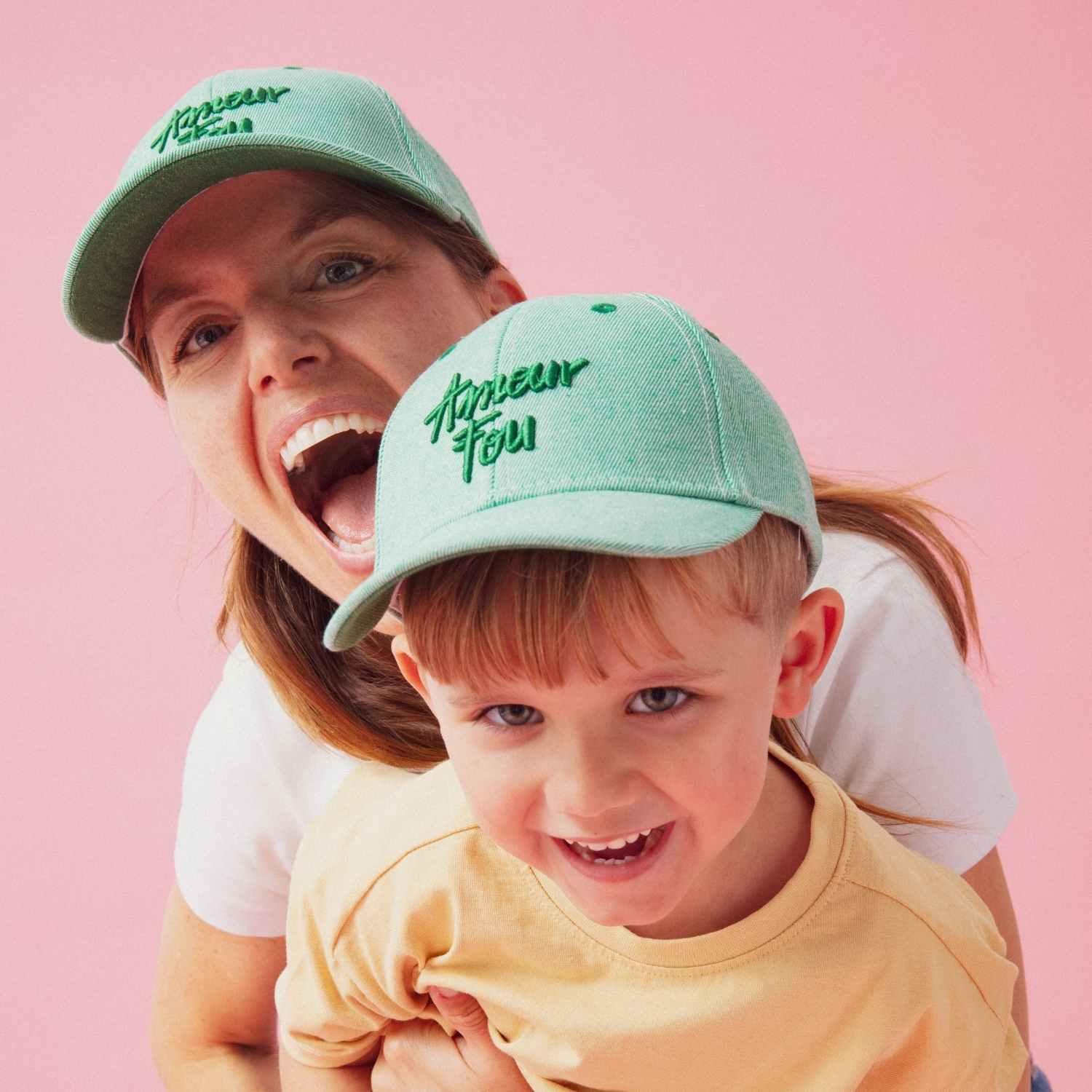 casquette-bebe-enfant-parent-chamaye-assorti-papa-maman-enfant-casquette-papa-fils-cadeau-fete-des-peres-casquette-mere-fille-cadeau-naissance-maman-bebe-cadeau-original-famille-casquette-personnalisable-broderie-amour-fou