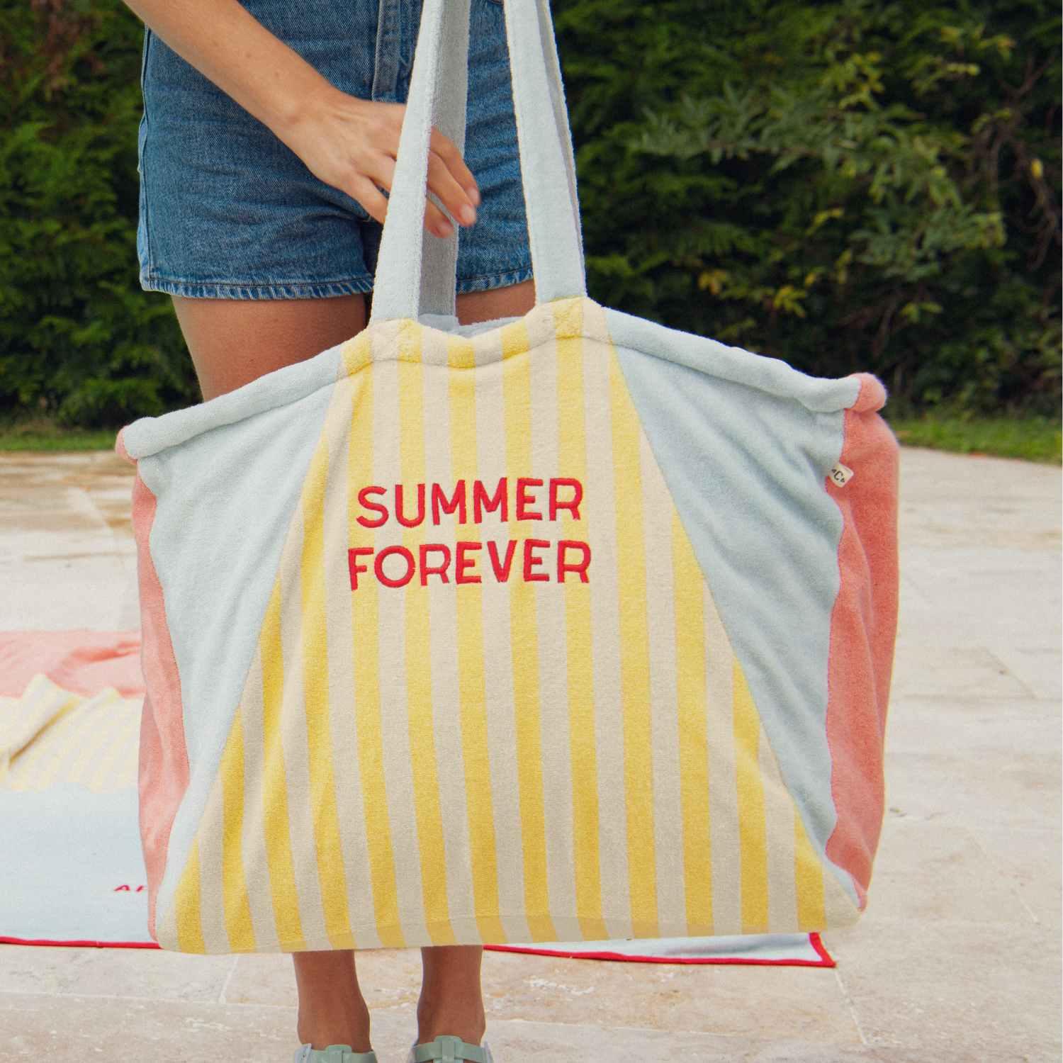 sac-cabas-parent-maman-éponge-cabas-gouter-plage-maman-mixte-cadeau-été-maman-papa-cadeau-anniversaire-fête-de-mères-matchy-matchy-cadeau-famille-cadeau-pere-fils-original-cadeau-mere-fille-pratique-matchy-matchy-cadeaux-noel-famille-marque-francaise-motif-summer-forever