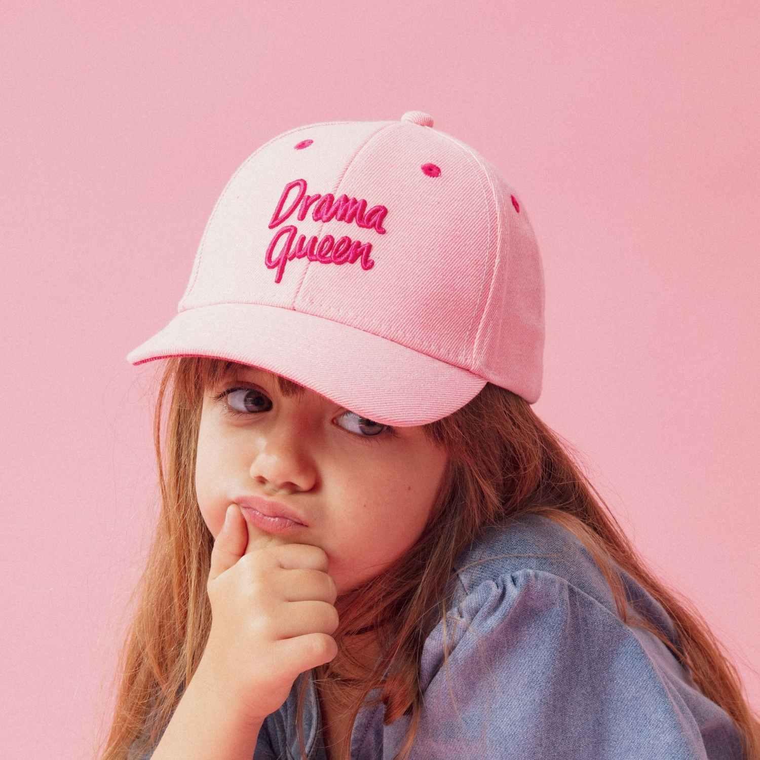 casquette-bebe-enfant-parent-chamaye-assorti-papa-maman-enfant-casquette-papa-fils-cadeau-fete-des-peres-casquette-mere-fille-cadeau-naissance-maman-bebe-cadeau-original-famille-casquette-personnalisable-broderie-drama-queen