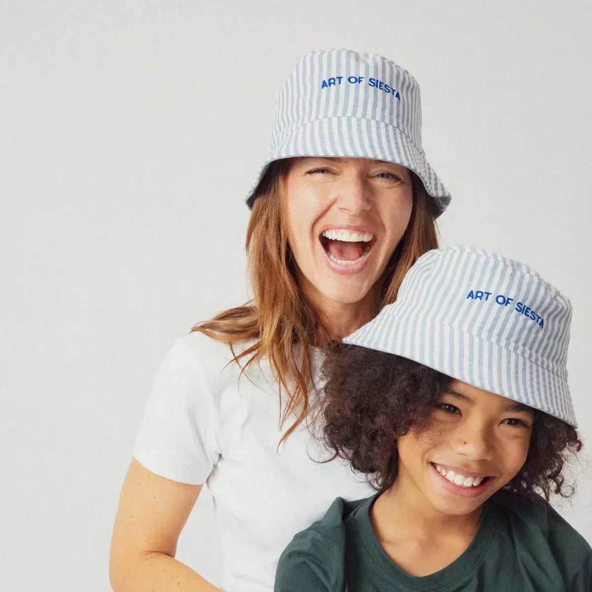 bob-bebe-enfant-parent-chamaye-assorti-papa-maman-enfant-bob-papa-fils-cadeau-fete-des-peres-casquette-mere-fille-cadeau-naissance-maman-bebe-cadeau-original-famille-bob-personnalisable-broderie-art-of-siesta-rayures