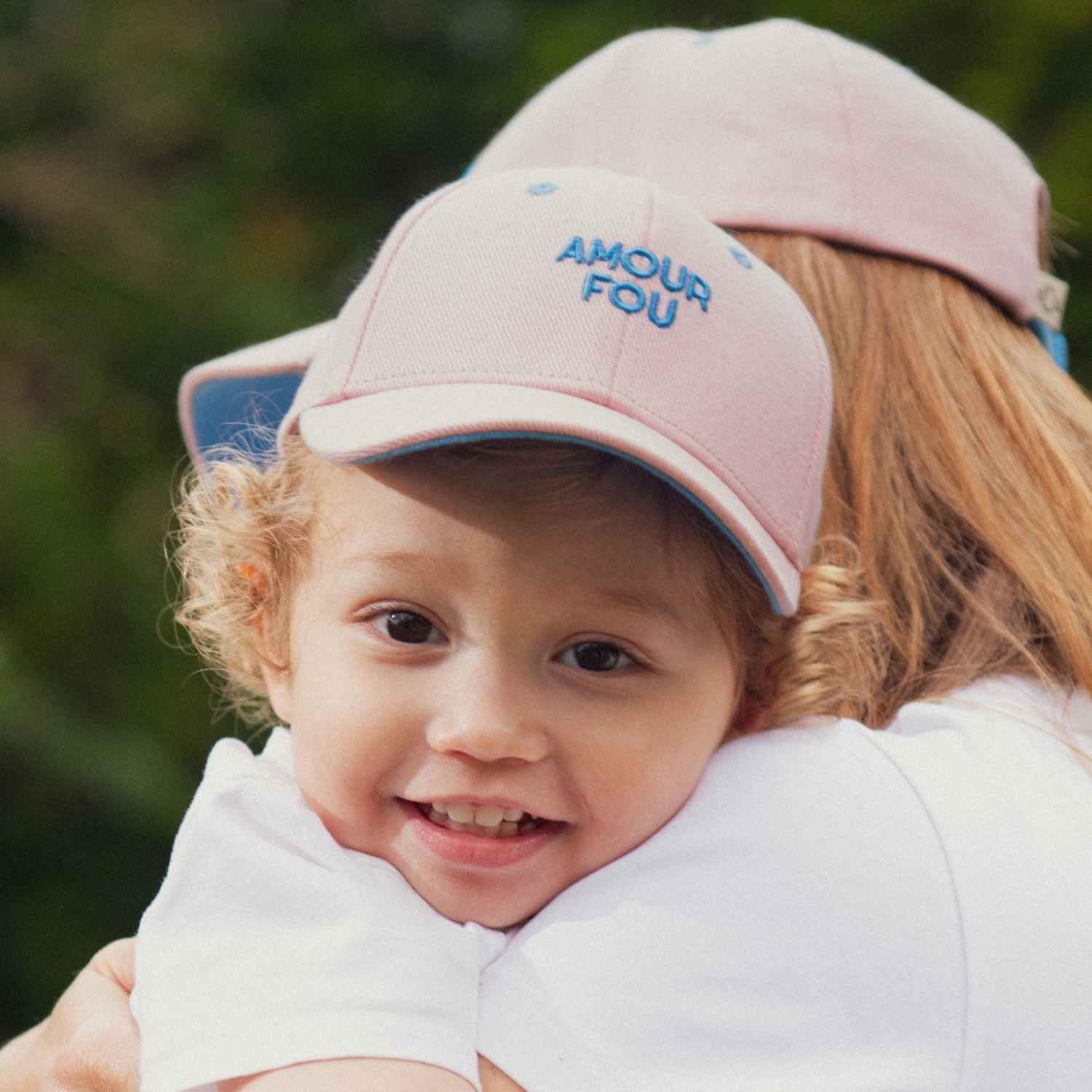 casquette-bebe-enfant-parent-chamaye-assorti-papa-maman-enfant-casquette-papa-fils-cadeau-fete-des-peres-casquette-mere-fille-cadeau-naissance-maman-bebe-cadeau-original-famille-casquette-personnalisable-broderie-amour-fou