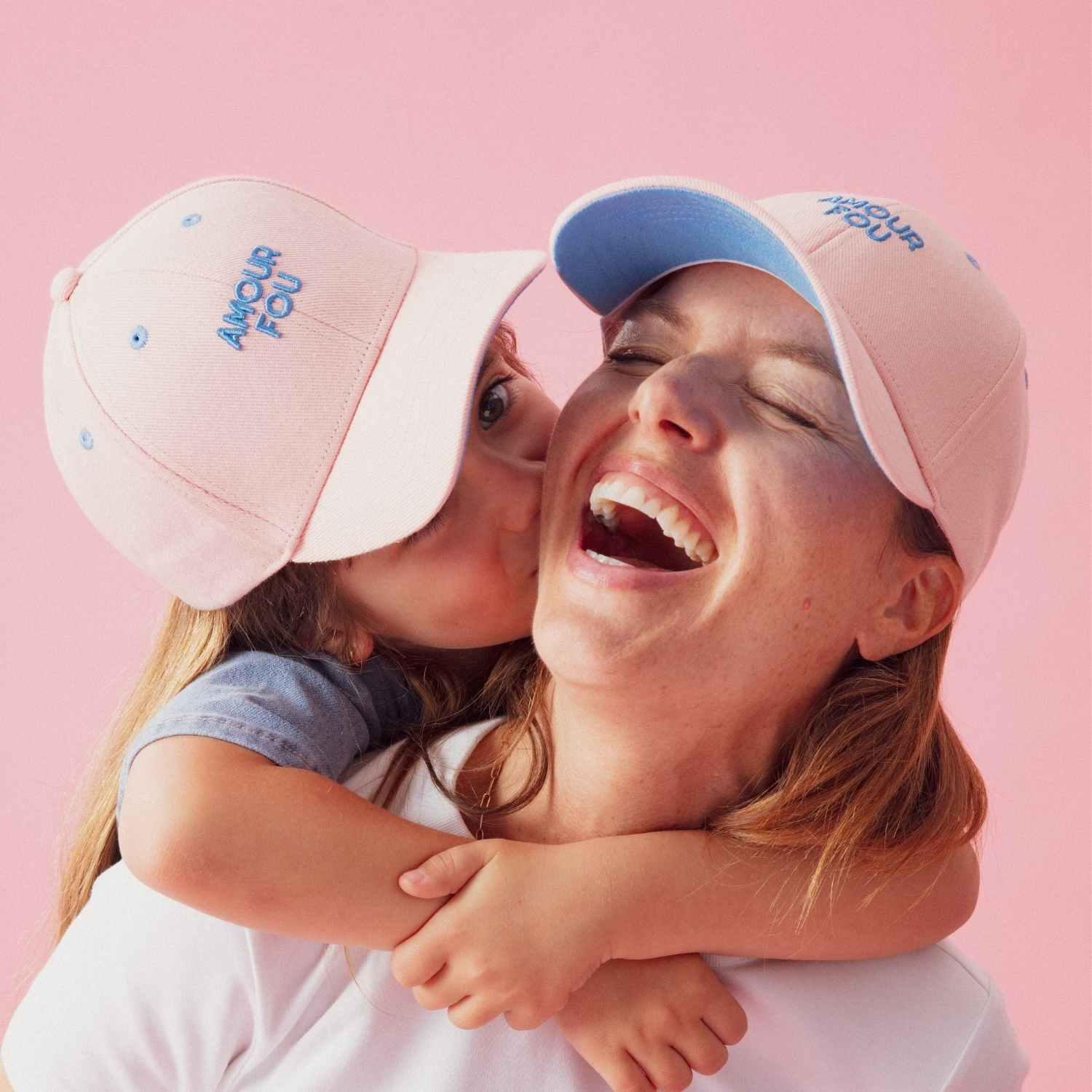 casquette-bebe-enfant-parent-chamaye-assorti-papa-maman-enfant-casquette-papa-fils-cadeau-fete-des-peres-casquette-mere-fille-cadeau-naissance-maman-bebe-cadeau-original-famille-casquette-personnalisable-broderie-amour-fou
