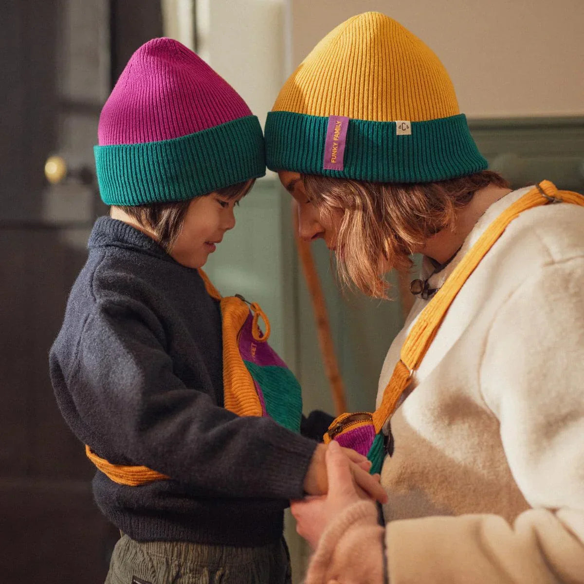bonnet-bebe-enfant-papa-maman-chamaye-assorti-parent-enfant-bonnet-papa-fils-cadeau-fete-des-peres-bonnet-mere-fille-cadeau-naissance-maman-bebe-matchy-matchy-cadeau-original-famille-broderie-funky-family