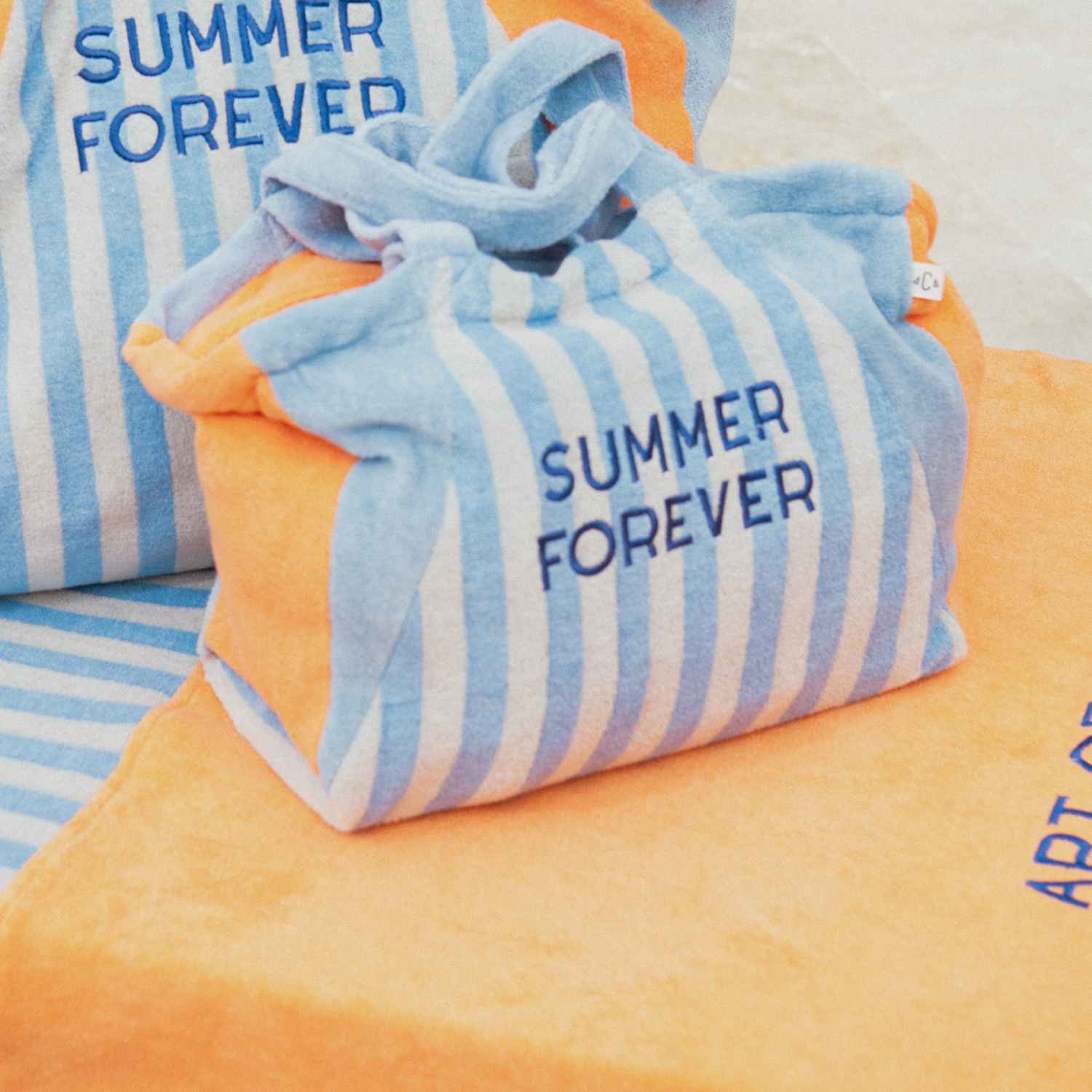 sac-cabas-parent-maman-éponge-cabas-gouter-plage-maman-mixte-cadeau-été-maman-papa-cadeau-anniversaire-fête-de-mères-matchy-matchy-cadeau-famille-cadeau-pere-fils-original-cadeau-mere-fille-pratique-matchy-matchy-cadeaux-noel-famille-marque-francaise-motif-summer-forever