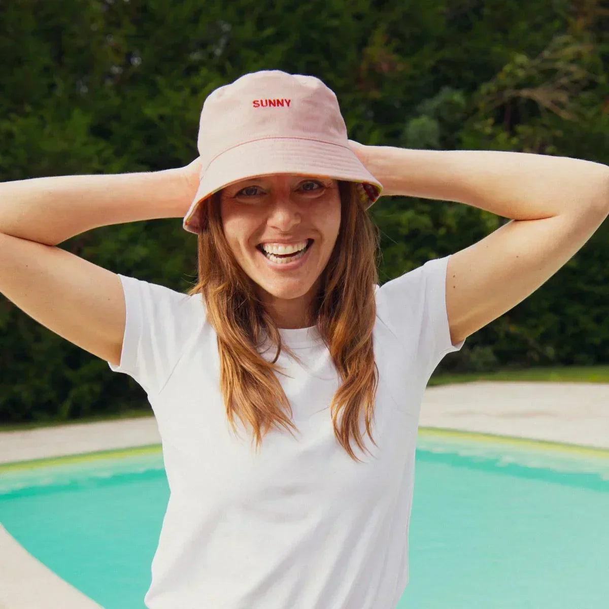 bob-bebe-enfant-parent-chamaye-assorti-papa-maman-enfant-bob-papa-fils-cadeau-fete-des-peres-casquette-mere-fille-cadeau-naissance-maman-bebe-cadeau-original-famille-bob-personnalisable-broderie-sunny-motif-multicolore