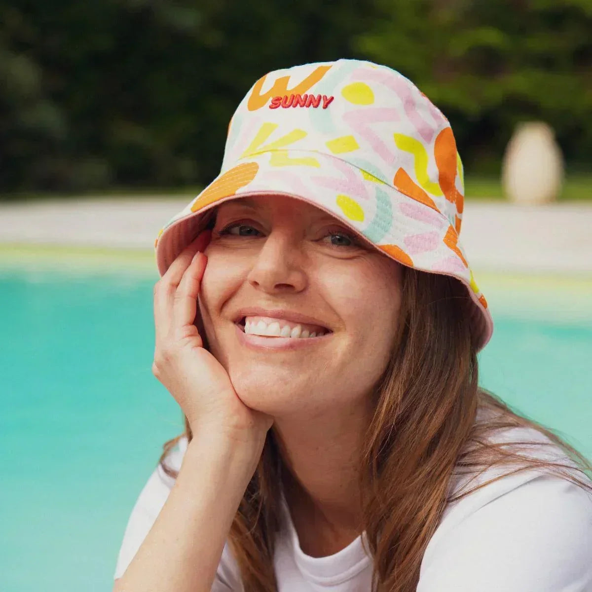 bob-bebe-enfant-parent-chamaye-assorti-papa-maman-enfant-bob-papa-fils-cadeau-fete-des-peres-casquette-mere-fille-cadeau-naissance-maman-bebe-cadeau-original-famille-bob-personnalisable-broderie-sunny-motif-multicolore