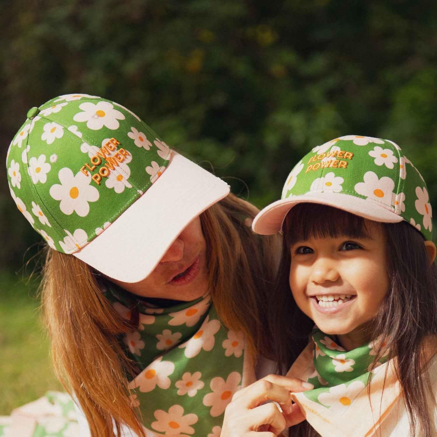 casquette-bebe-enfant-parent-chamaye-assorti-papa-maman-enfant-casquette-papa-fils-cadeau-fete-des-peres-casquette-mere-fille-cadeau-naissance-maman-bebe-cadeau-original-famille-casquette-personnalisable-broderie-flower-power
