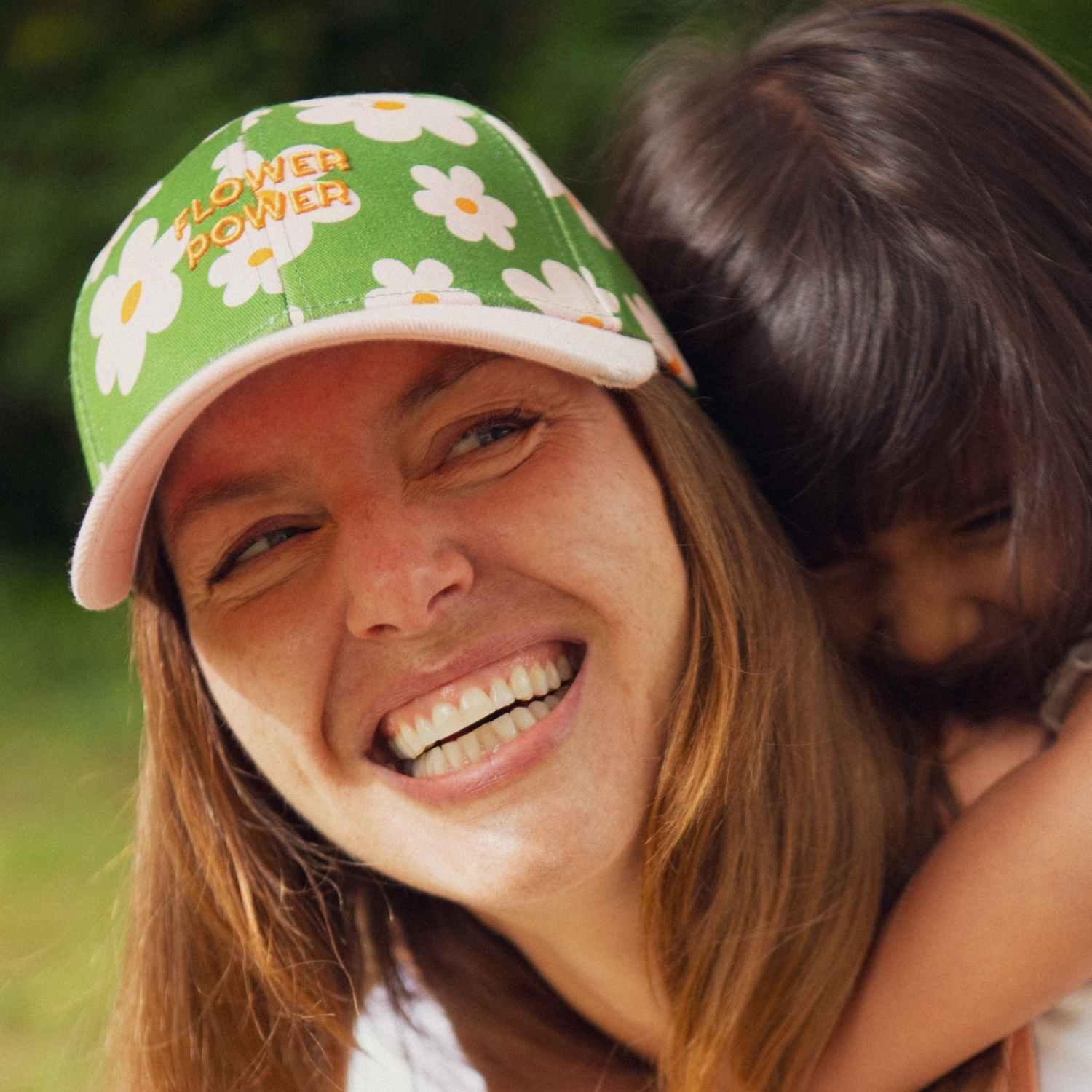 casquette-bebe-enfant-parent-chamaye-assorti-papa-maman-enfant-casquette-papa-fils-cadeau-fete-des-peres-casquette-mere-fille-cadeau-naissance-maman-bebe-cadeau-original-famille-casquette-personnalisable-broderie-flower-power