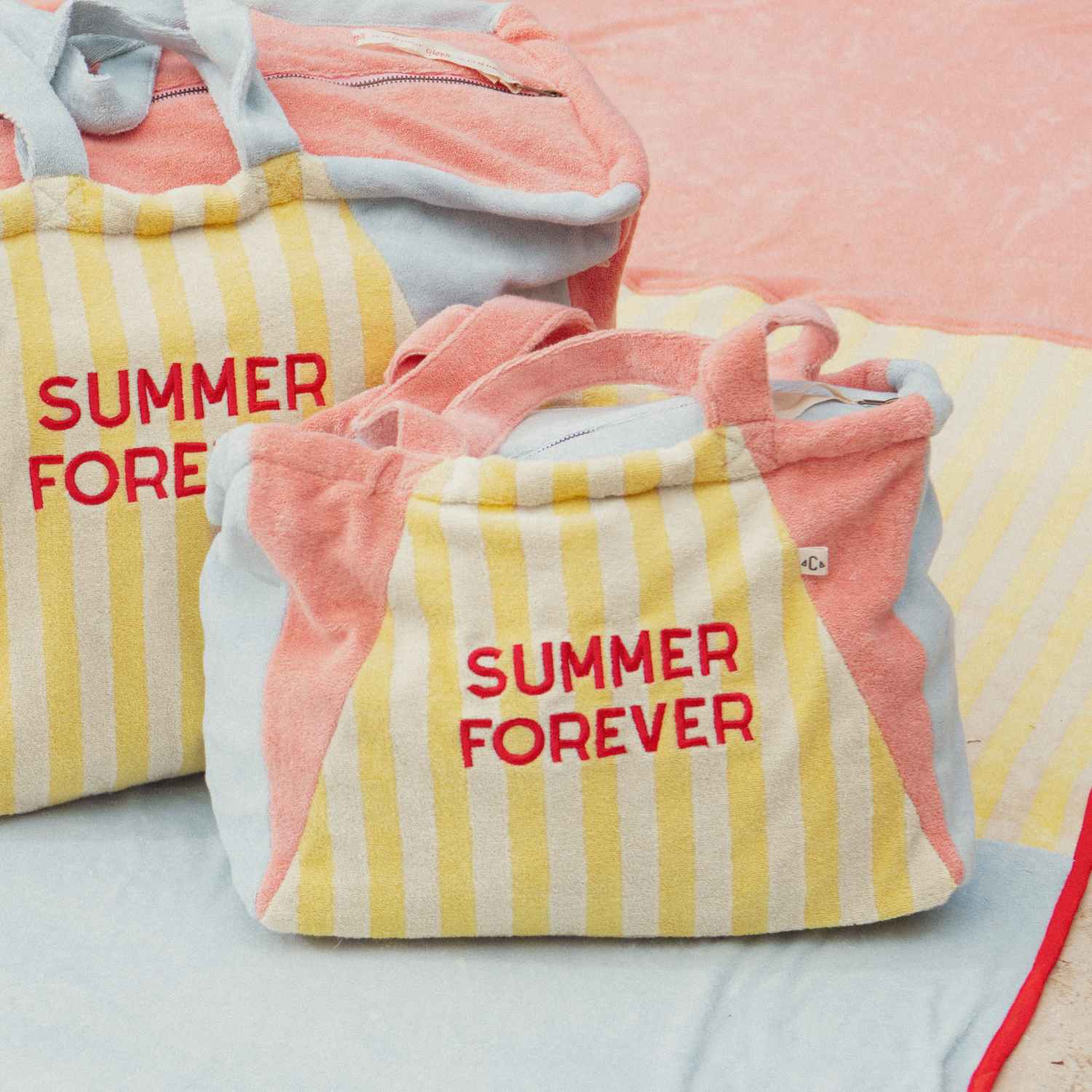 sac-cabas-parent-maman-éponge-cabas-gouter-plage-maman-mixte-cadeau-été-maman-papa-cadeau-anniversaire-fête-de-mères-matchy-matchy-cadeau-famille-cadeau-pere-fils-original-cadeau-mere-fille-pratique-matchy-matchy-cadeaux-noel-famille-marque-francaise-motif-summer-forever