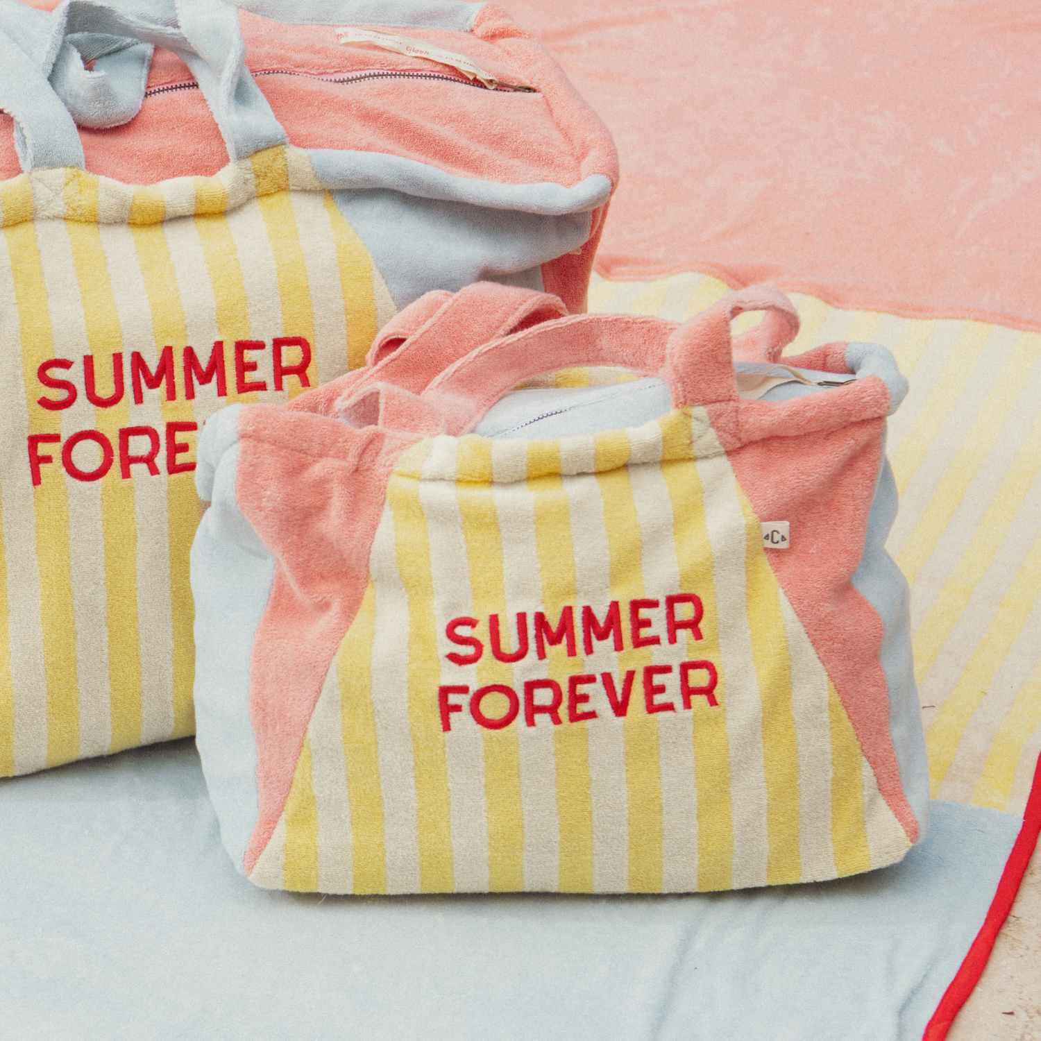 sac-cabas-parent-maman-éponge-cabas-gouter-plage-maman-mixte-cadeau-été-maman-papa-cadeau-anniversaire-fête-de-mères-matchy-matchy-cadeau-famille-cadeau-pere-fils-original-cadeau-mere-fille-pratique-matchy-matchy-cadeaux-noel-famille-marque-francaise-motif-summer-forever