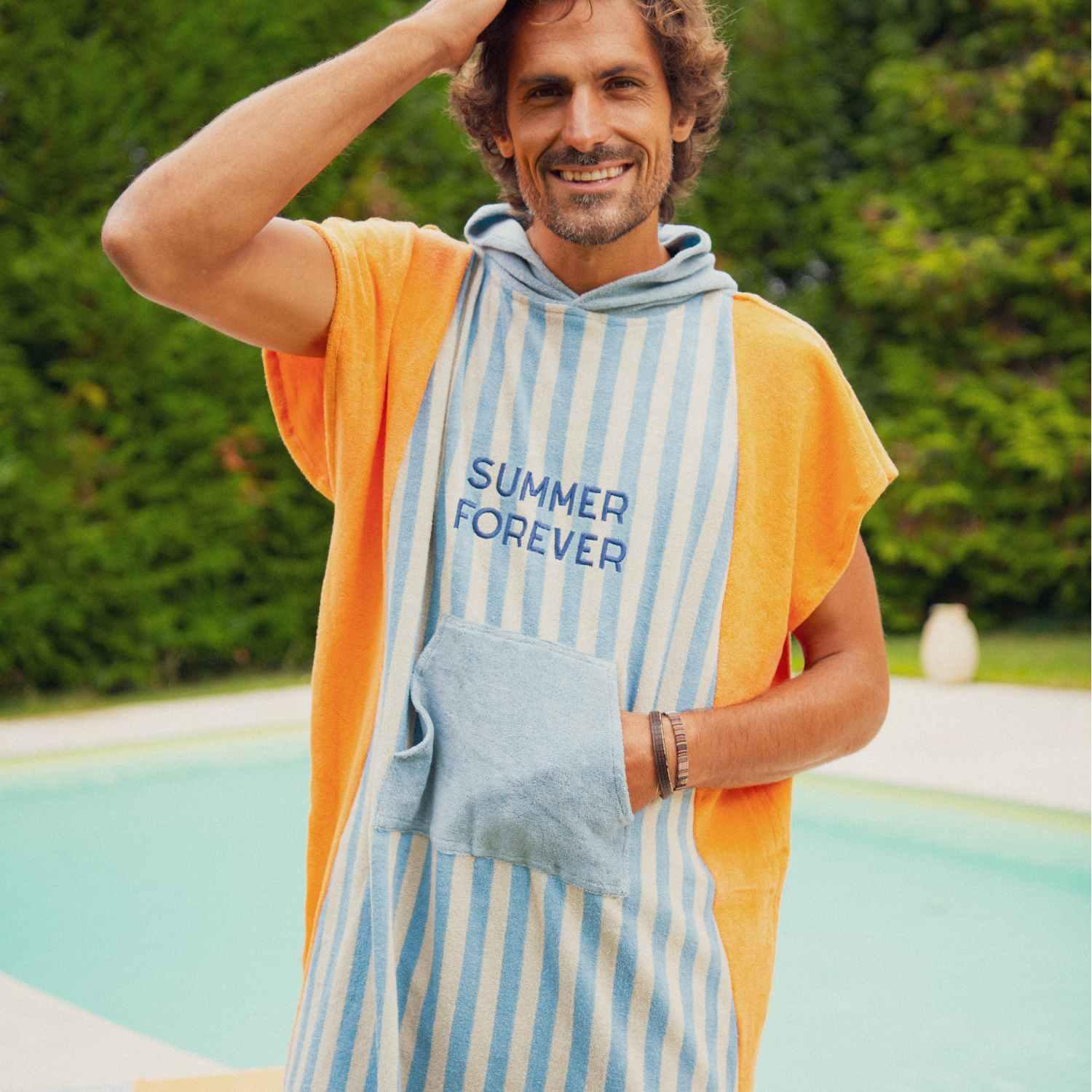 poncho-enfant-adulte-papa-maman-chamaye-assorti-parent-enfant-poncho-papa-fils-cadeau-fete-des-meres-serviette-mere-fille-cadeaux-maman-matchy-matchy-cadeau-original-famille-broderie-motif-summer-forever