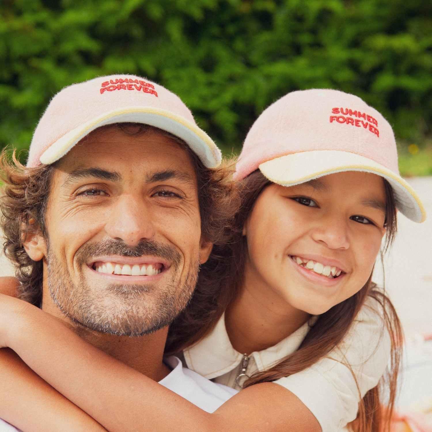 casquette-bebe-enfant-parent-chamaye-assorti-papa-maman-enfant-casquette-papa-fils-cadeau-fete-des-peres-casquette-mere-fille-cadeau-naissance-maman-bebe-cadeau-original-famille-casquette-personnalisable-broderie-summer-forever-éponge