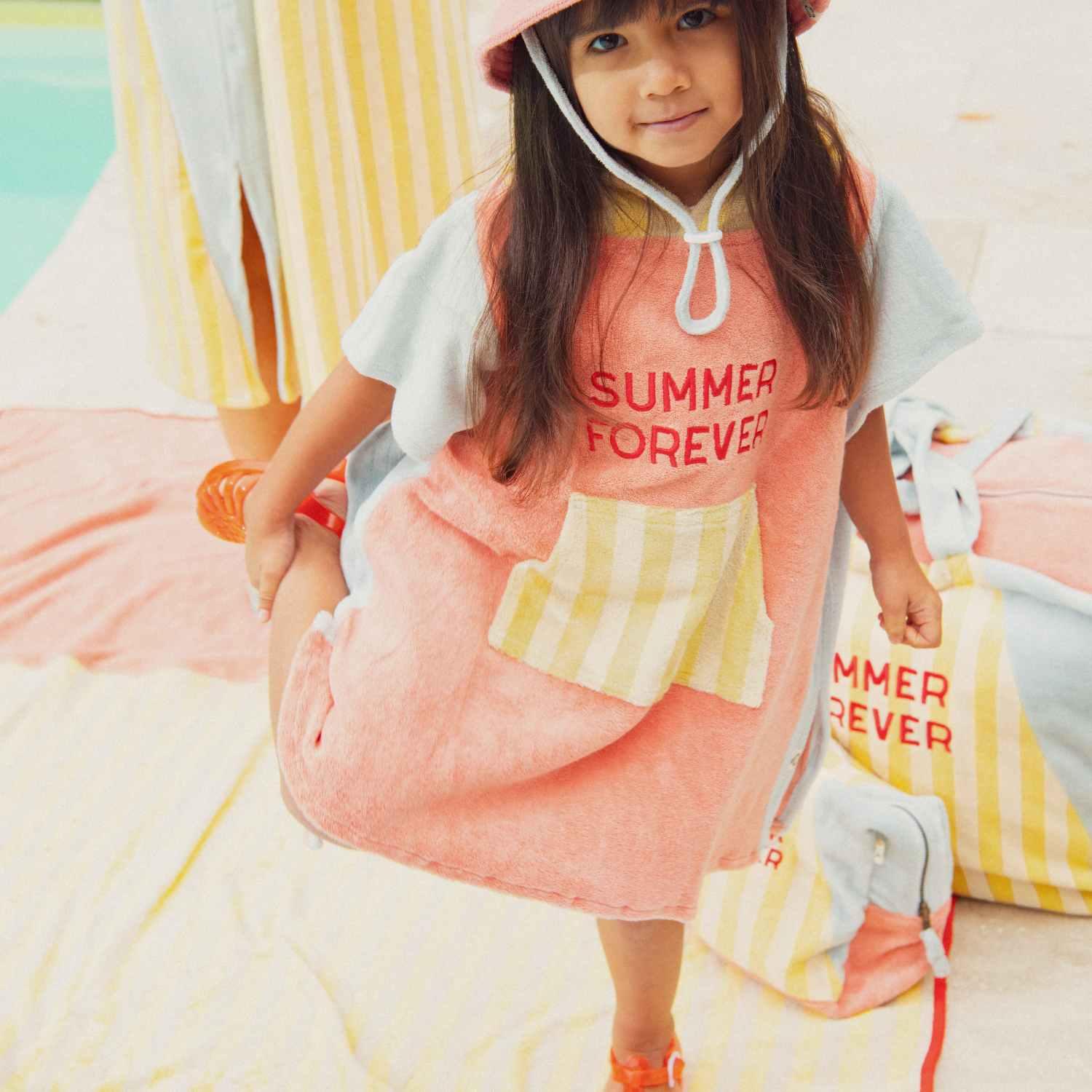 poncho-enfant-adulte-papa-maman-chamaye-assorti-parent-enfant-poncho-papa-fils-cadeau-fete-des-meres-serviette-mere-fille-cadeaux-maman-matchy-matchy-cadeau-original-famille-broderie-motif-summer-forever