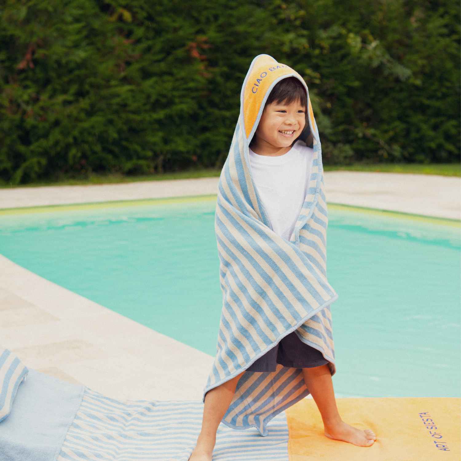 serviette-bebe-enfant-éponge-chamaye-assorti-papa-maman-enfant-casquette-papa-fils-cadeau-fete-des-peres-casquette-mere-fille-cadeau-naissance-maman-bebe-cadeau-original-famille-casquette-personnalisable-broderie-ciao-bambino