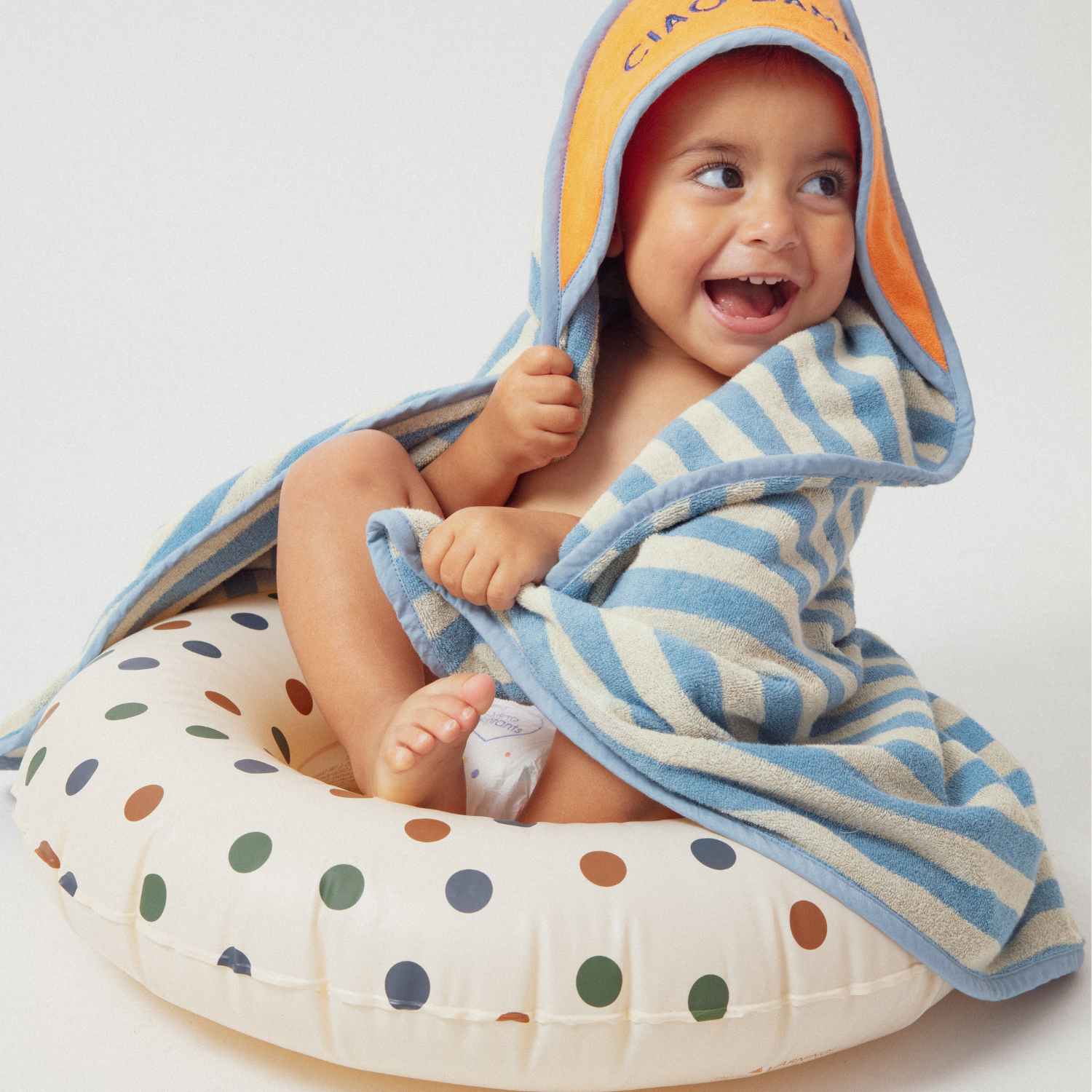 serviette-bebe-enfant-éponge-chamaye-assorti-papa-maman-enfant-casquette-papa-fils-cadeau-fete-des-peres-casquette-mere-fille-cadeau-naissance-maman-bebe-cadeau-original-famille-casquette-personnalisable-broderie-ciao-bambino