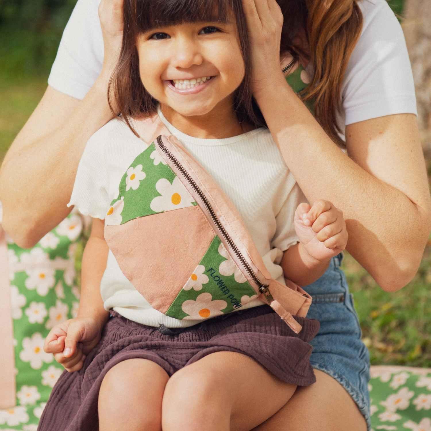 banane-parent-enfant-banane-maman-mixte-enfant-cadeau-été-maman-enfant-cadeau-anniversaire-petite-fille-matchy-matchy-cadeau-famille-cadeau-mere-fille-original-cadeau-mere-fille-pratique-matchy-matchy-cadeaux-fête-des-meres-famille-marque-francaise -motif-flower