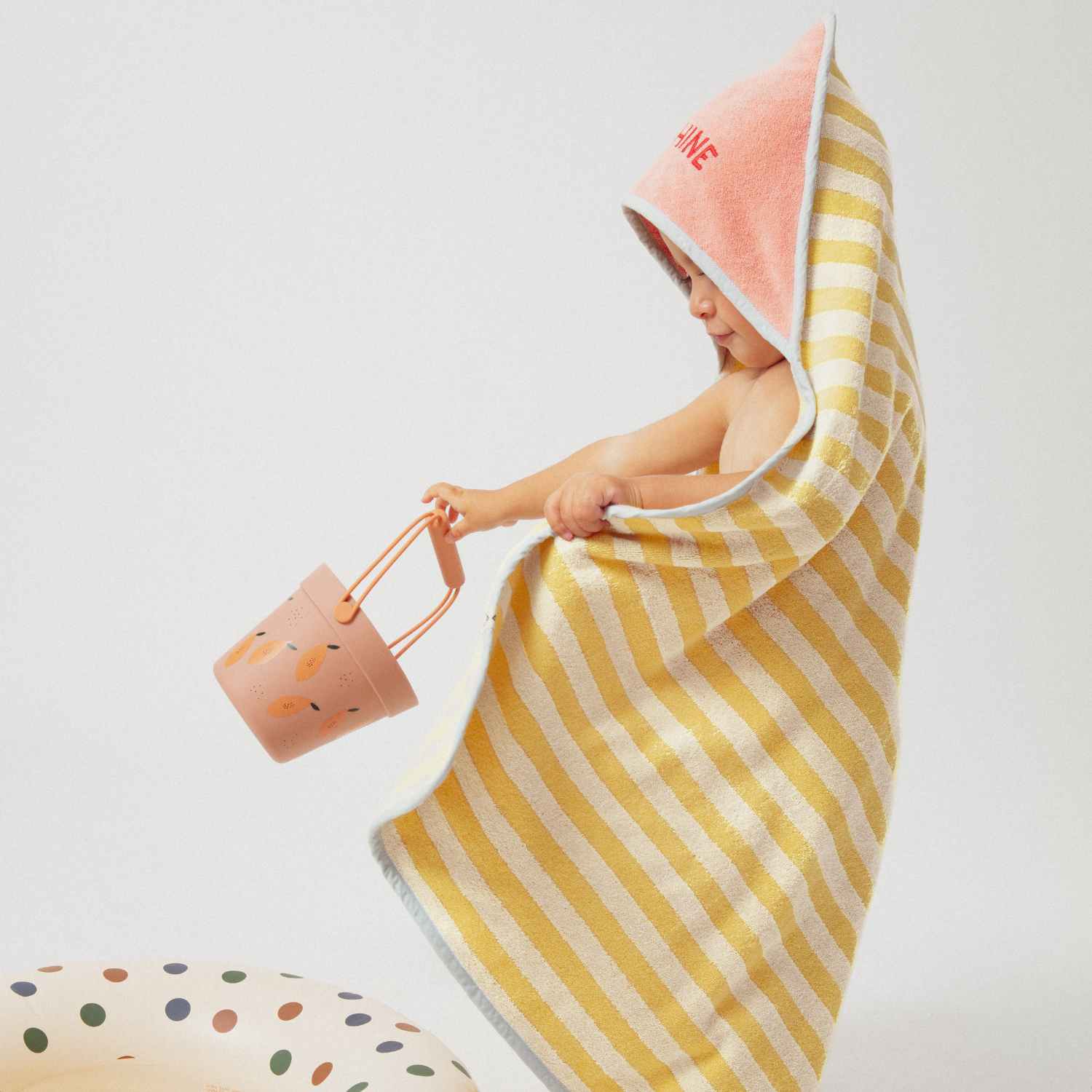 serviette-bebe-enfant-éponge-chamaye-assorti-papa-maman-enfant-casquette-papa-fils-cadeau-fete-des-peres-casquette-mere-fille-cadeau-naissance-maman-bebe-cadeau-original-famille-casquette-personnalisable-broderie-sunshine