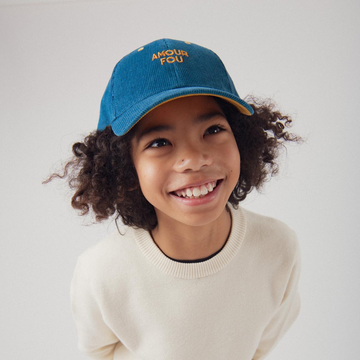 casquette-bebe-enfant-parent-chamaye-assorti-papa-maman-enfant-casquette-papa-fils-cadeau-fete-des-peres-casquette-mere-fille-cadeau-naissance-maman-bebe-cadeau-original-famille-casquette-personnalisable-broderie-amour-fou-bleu
