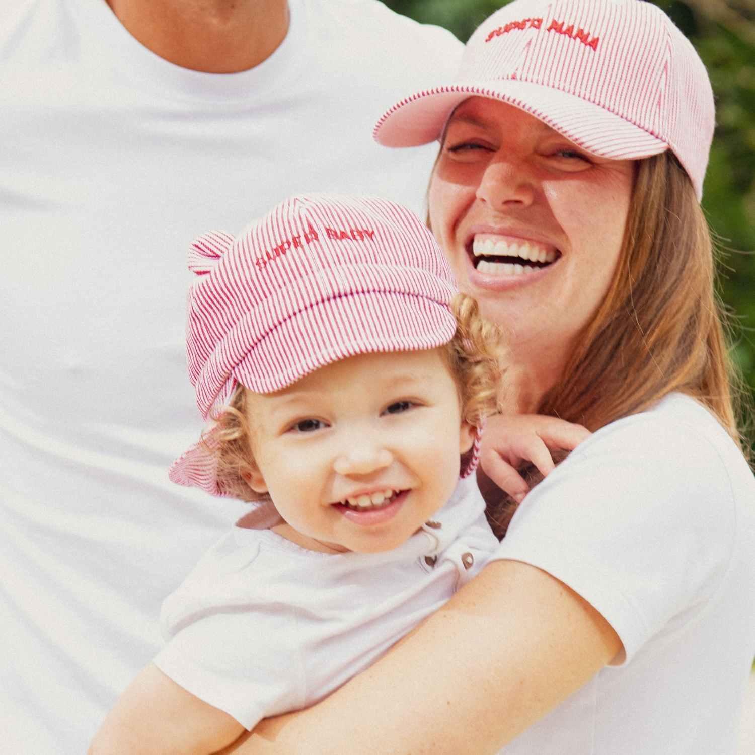 chapeau-bebe-enfant-soleil-chamaye-assorti-papa-maman-enfant-casquette-papa-fils-cadeau-fete-des-peres-casquette-mere-fille-cadeau-naissance-maman-bebe-cadeau-original-famille-casquette-personnalisable-broderie-super-baby
