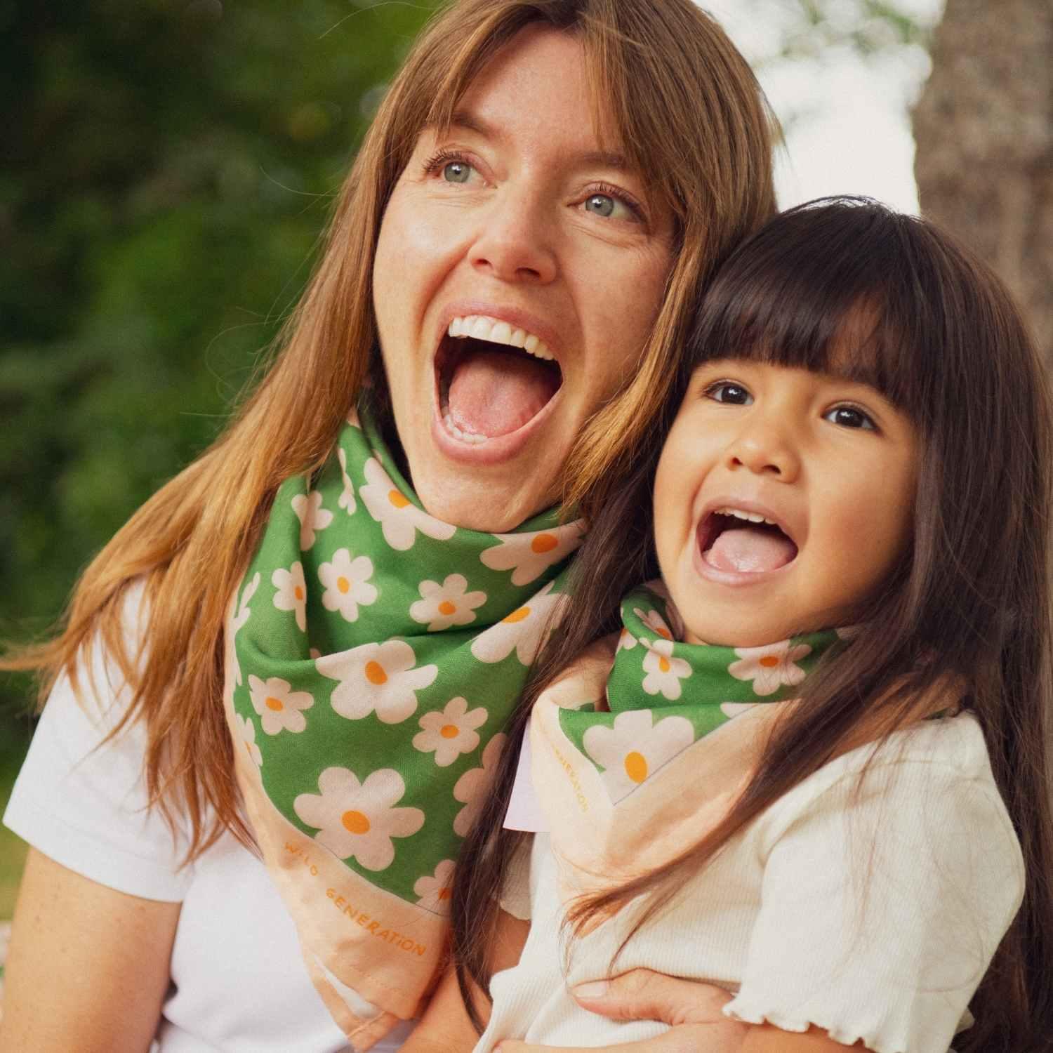foulard-parent-enfant-coton-foulard-maman-enfant-cadeau-maman-fête-des-mères-cadeau-anniversaire-petite-fille-matchy-matchy-cadeau-famille-cadeau-mère-fille-original-cadeau-pratique-matchy-matchy-cadeaux-noel-famille-marque-francaise-motif