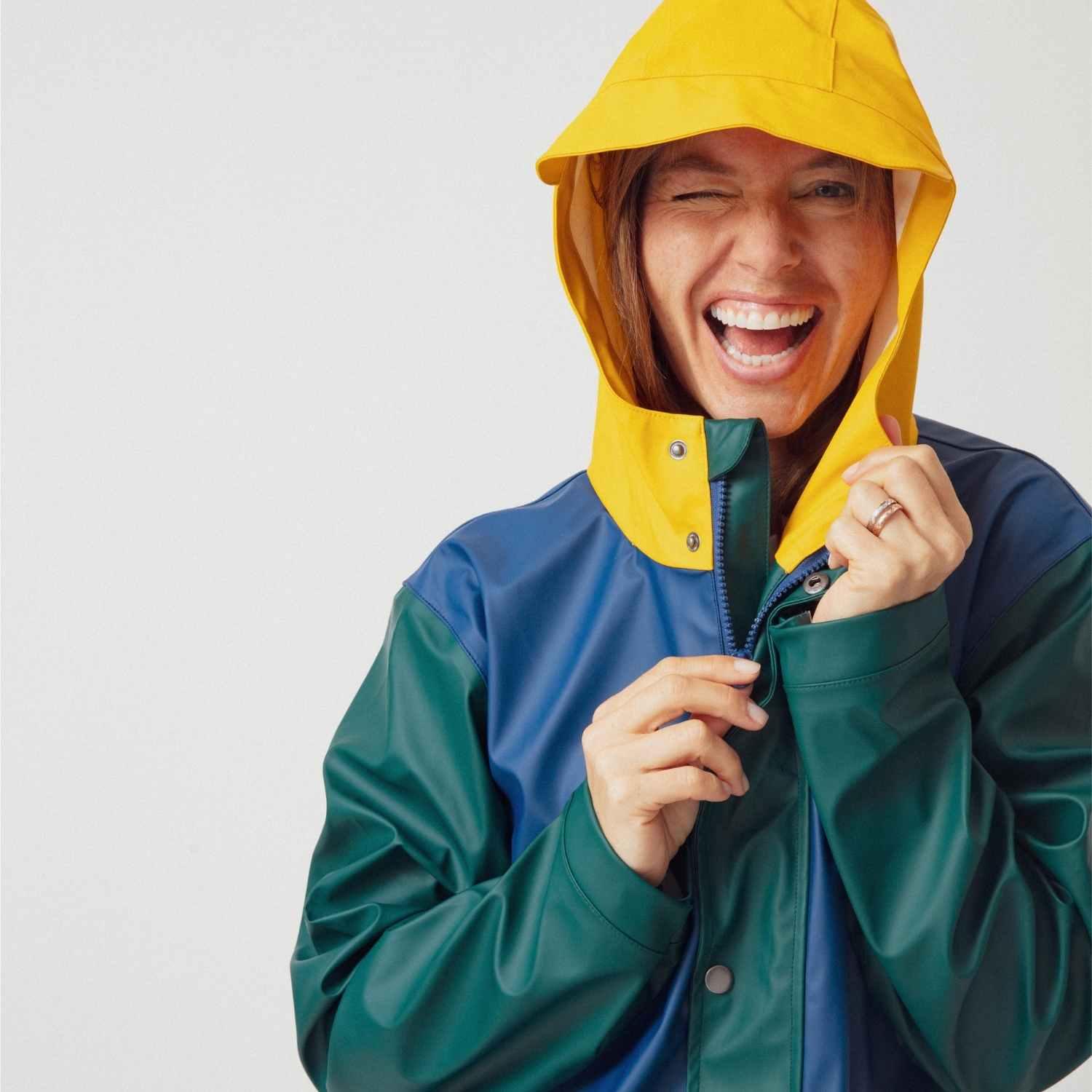 impermeable-mixte-pluie-papa-maman-chamaye-assorti-parent-enfant-kway-papa-fils-cadeau-fete-des-peres-imperméable-mere-fille-cadeau-maman-bebe-matchy-matchy-cadeau-original-famille-broderie-high-five