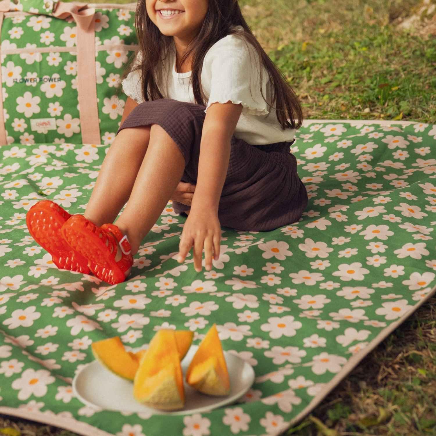 tapis-parent-maman-pique-nique-gouter-plage-maman-mixte-cadeau-été-maman-papa-cadeau-anniversaire-fête-de-mères-matchy-matchy-cadeau-famille-cadeau-pere-fils-original-cadeau-mere-fille-pratique-matchy-matchy-cadeaux-noel-famille-marque-francaise