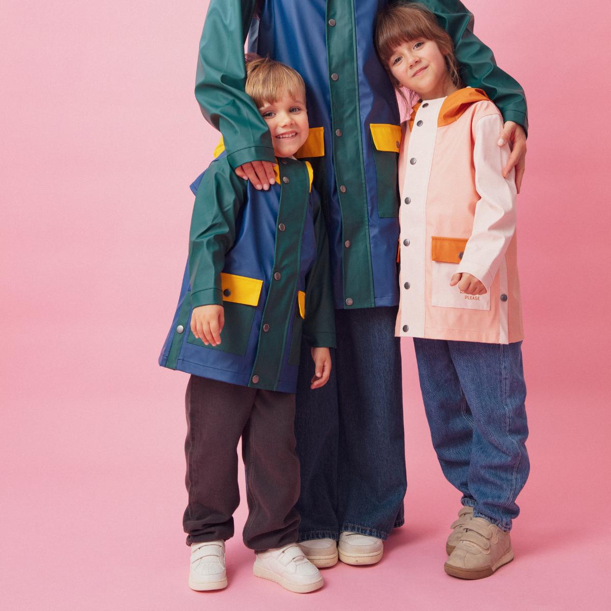 impermeable-mixte-pluie-papa-maman-chamaye-assorti-parent-enfant-kway-papa-fils-cadeau-fete-des-peres-imperméable-mere-fille-cadeau-maman-bebe-matchy-matchy-cadeau-original-famille-broderie-high-five