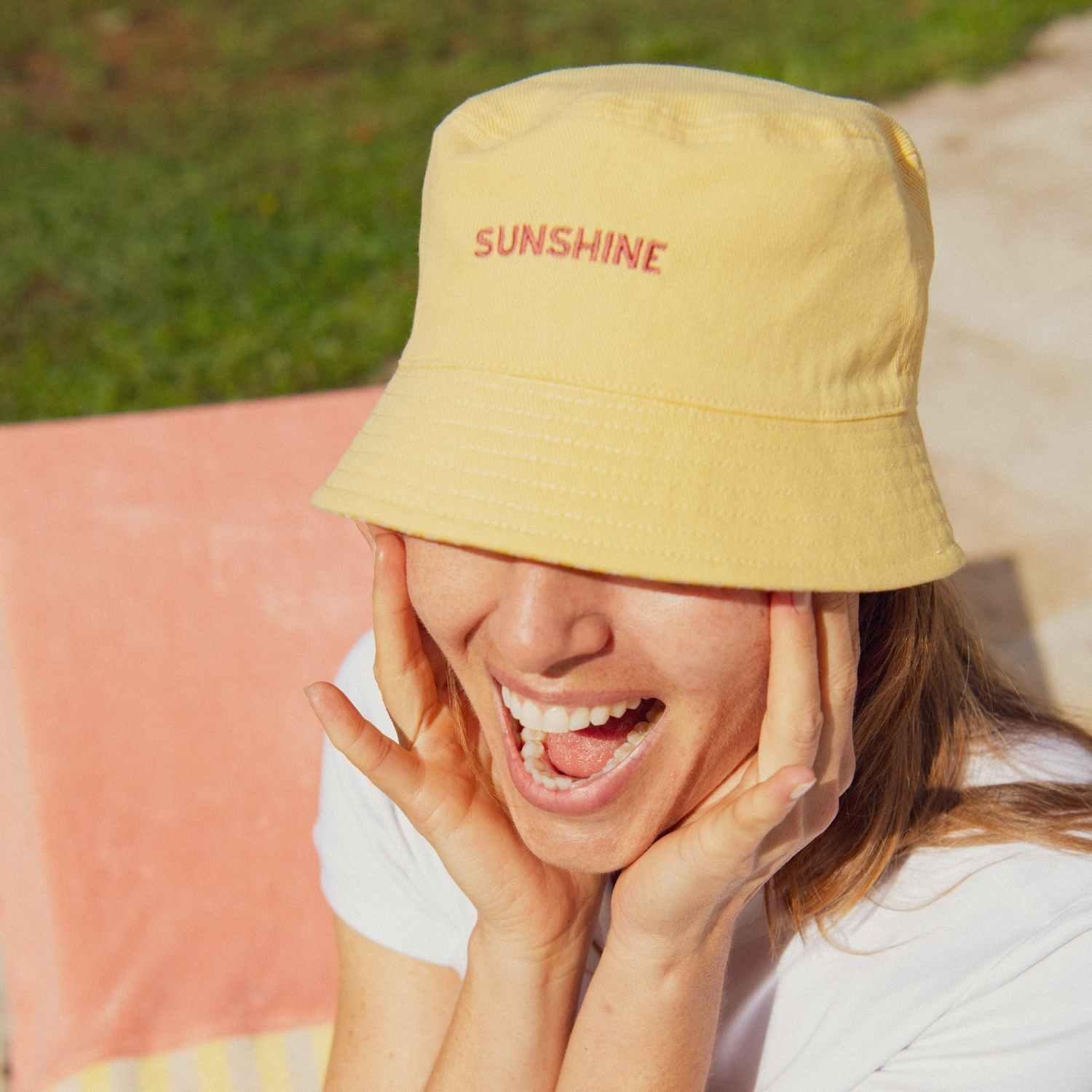 bob-bebe-enfant-parent-chamaye-assorti-papa-maman-enfant-bob-papa-fils-cadeau-fete-des-peres-casquette-mere-fille-cadeau-naissance-maman-bebe-cadeau-original-famille-bob-personnalisable-broderie-sunshine-rayures