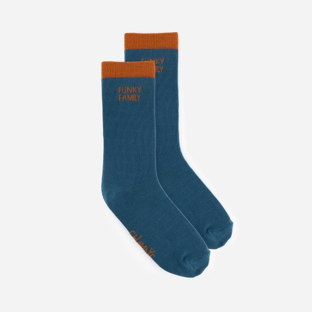 chaussettes-pere-fils-parent-enfant-chamaye-chaussettes-bebe-enfant-coffret-cadeau-naissance-cadeau-mere-fille-idee-cadeau-original-fete-des-peres-chaussettes-broderie-duo-parent-enfant-personnalisable-cadeau-famille-broderie-cosmic-girl-assorti-casquette-pere-fille-cadeau-fete-des-peres-made-in-france