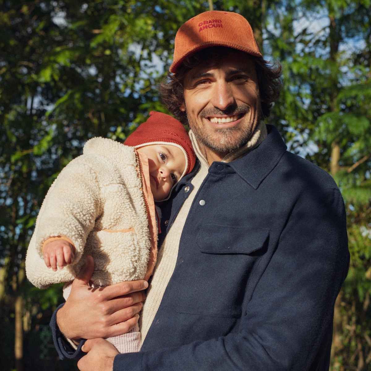 bonnet-bebe-enfant-papa-maman-chamaye-assorti-parent-enfant-bonnet-papa-fils-cadeau-fete-des-peres-bonnet-mere-fille-cadeau-naissance-maman-bebe-matchy-matchy-cadeau-original-famille-broderie-ciao-bambino