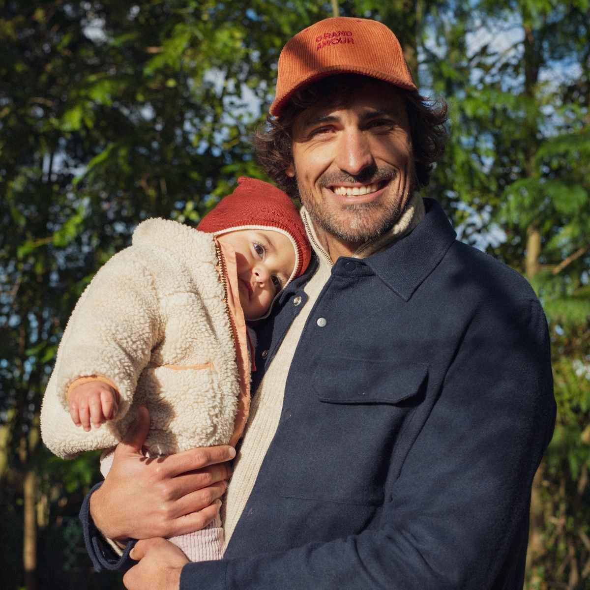 bonnet-bebe-enfant-papa-maman-chamaye-assorti-parent-enfant-bonnet-papa-fils-cadeau-fete-des-peres-bonnet-mere-fille-cadeau-naissance-maman-bebe-matchy-matchy-cadeau-original-famille-broderie-ciao-bambino