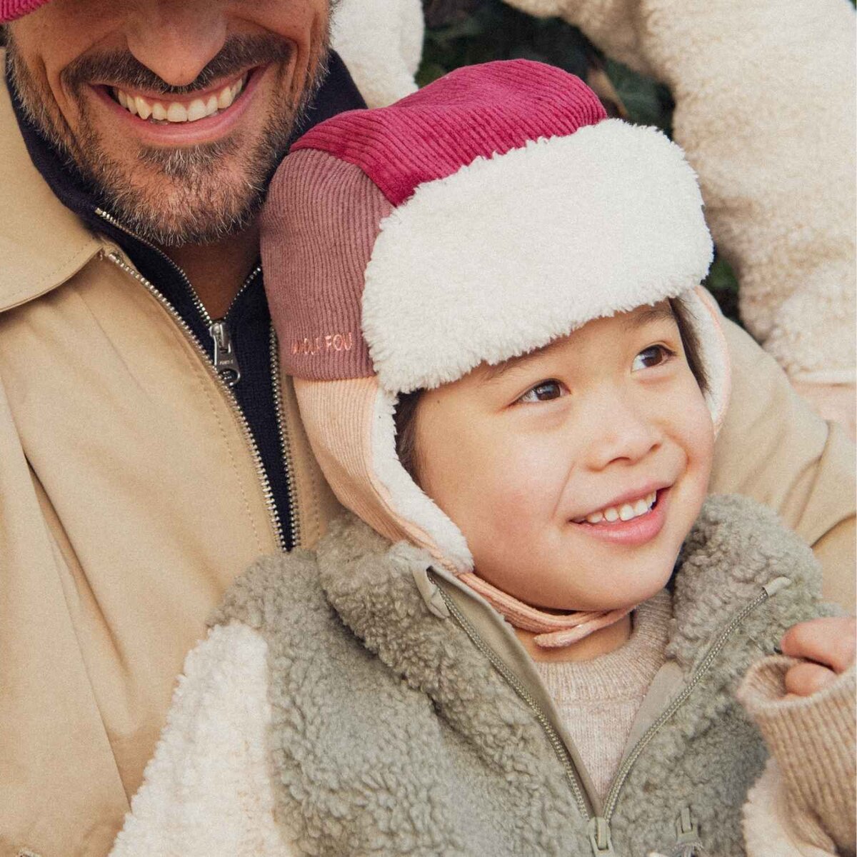 chapka-bebe-enfant-chamaye-assorti-papa-maman-enfant-casquette-papa-fils-cadeau-fete-des-peres-casquette-mere-fille-cadeau-naissance-maman-bebe-cadeau-original-famille-casquette-personnalisable-broderie-amour-fou-rose