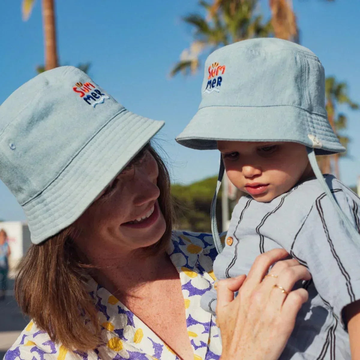 bob-parent-enfant-coton-summer-bob-papa-maman-mixte-enfant-cadeau-hiver-maman-enfant-cadeau-anniversaire-petit-garcon-matchy-matchy-cadeau-famille-cadeau-pere-fils-original-cadeau-mere-fille-pratique-matchy-matchy-cadeaux-noel-famille-marque-francaise