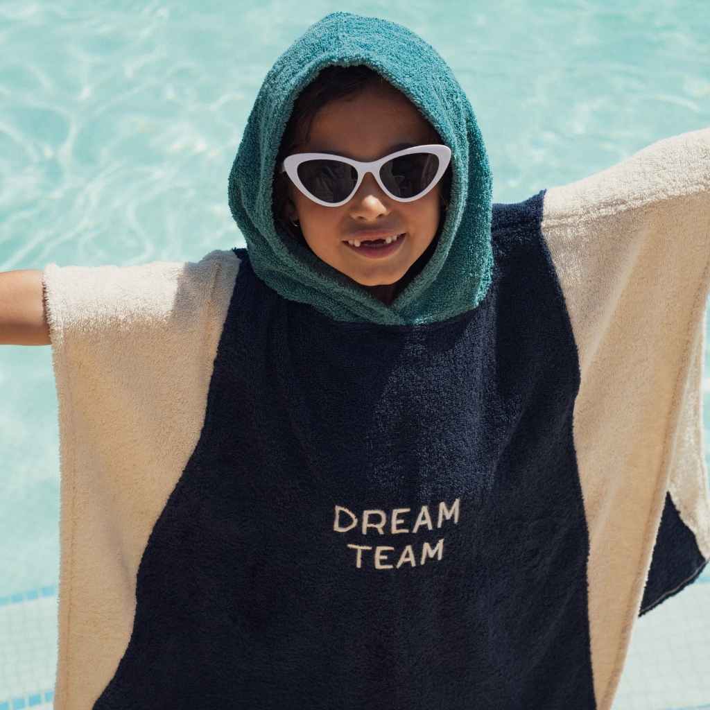 poncho-bebe-enfant-parent-chamaye-assorti-papa-maman-enfant-ponchodebain-papa-fils-cadeau-naissance-maman-bebe-cadeau-original-famille-poncho-personnalisable-broderie-dreamteam