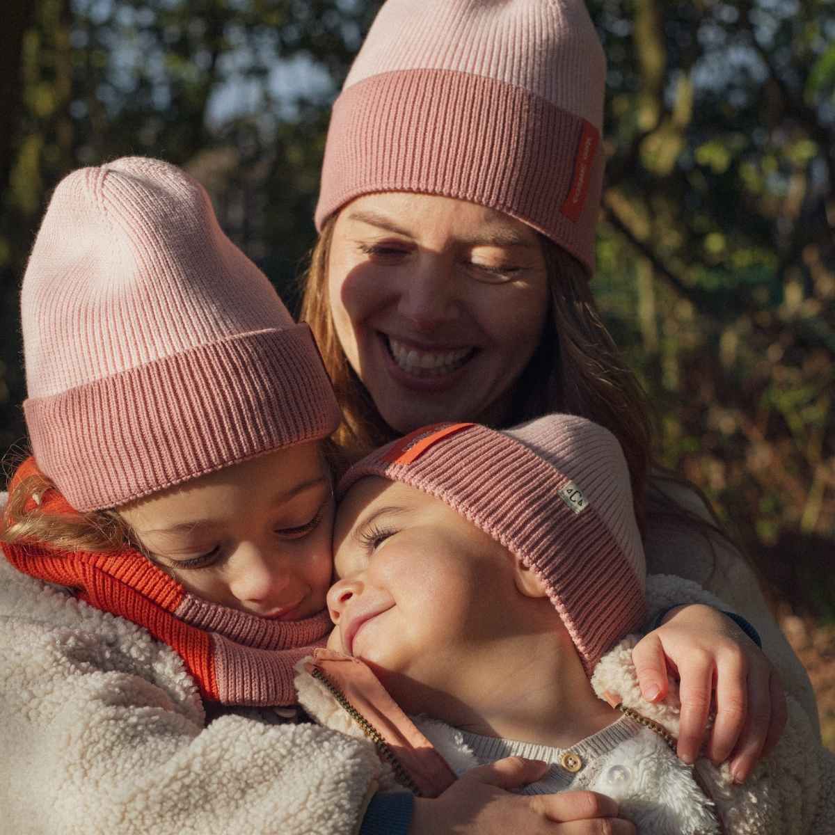 bonnet-bebe-enfant-papa-maman-chamaye-assorti-parent-enfant-bonnet-papa-fils-cadeau-fete-des-peres-bonnet-mere-fille-cadeau-naissance-maman-bebe-matchy-matchy-cadeau-original-famille-broderie-high-five