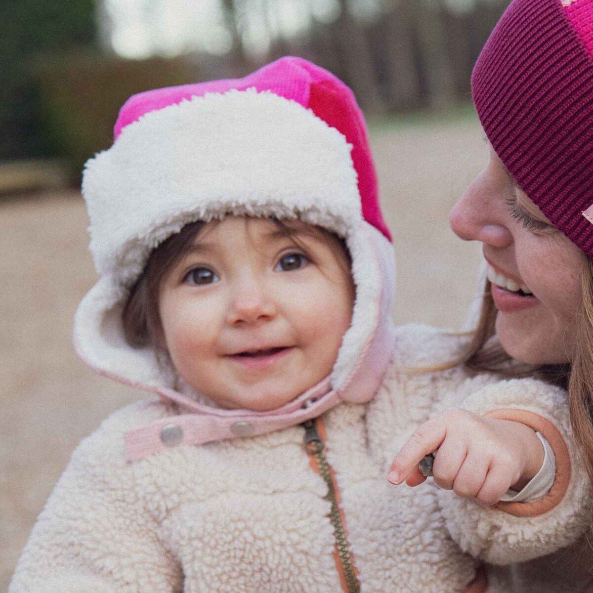 chapka-bebe-enfant-chamaye-assorti-papa-maman-enfant-casquette-papa-fils-cadeau-fete-des-peres-casquette-mere-fille-cadeau-naissance-maman-bebe-cadeau-original-famille-casquette-personnalisable-broderie-amour-fou-rose