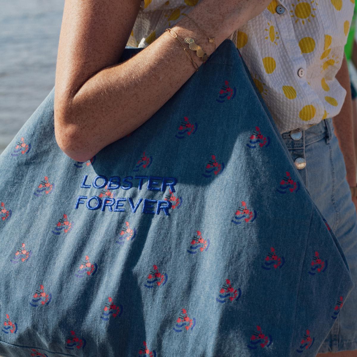 cabas-denim-bebe-enfant-parent-chamaye-assorti-papa-maman-enfant-cabas-papa-fils-cadeau-naissance-maman-bebe-cadeau-original-famille-cabas-denim-homards-personnalisable-broderie-lobster-forever