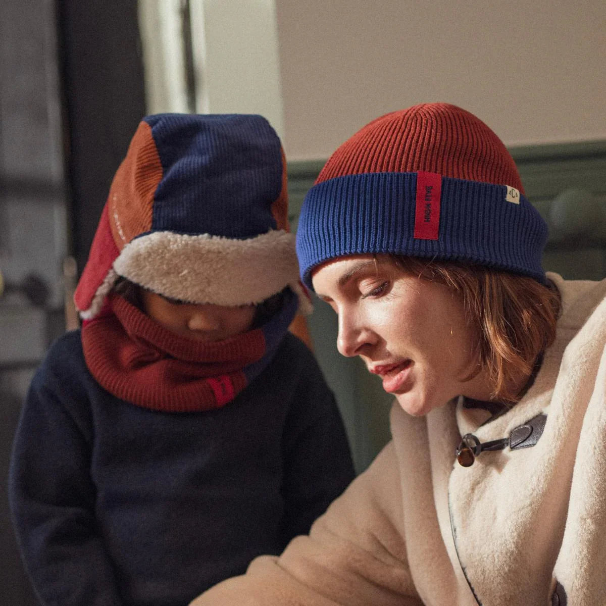 bonnet-bebe-enfant-papa-maman-chamaye-assorti-parent-enfant-bonnet-papa-fils-cadeau-fete-des-peres-bonnet-mere-fille-cadeau-naissance-maman-bebe-matchy-matchy-cadeau-original-famille-broderie-high-five