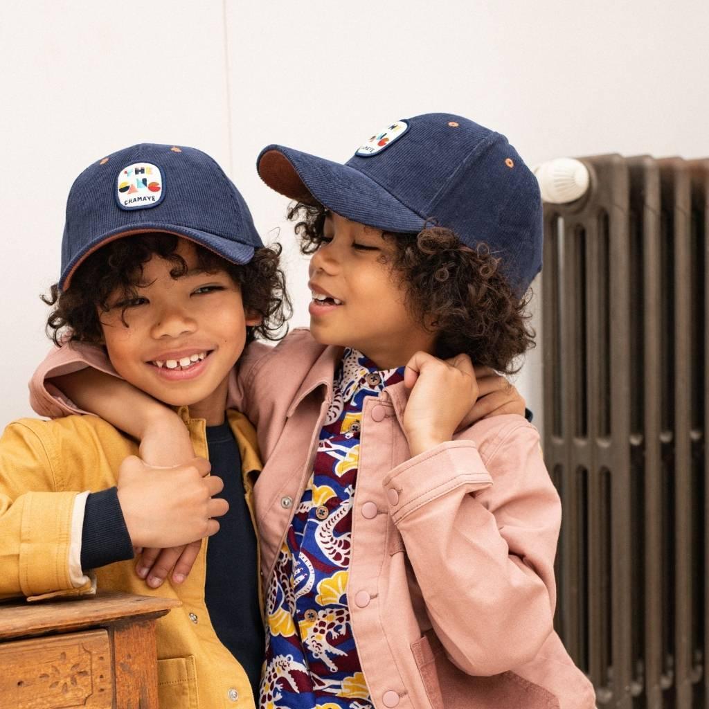 casquette-bebe-enfant-parent-chamaye-assorti-papa-maman-enfant-casquette-papa-fils-cadeau-fete-des-peres-casquette-mere-fille-cadeau-naissance-maman-bebe-cadeau-original-famille-casquette-personnalisable-broderie-cosmic-girl-cadeau-jeune-maman-maternite-cadeau-naissance-original-jeune-parent-casquette-fille-rose-velours-cotelemarque-francaise-production-ecoresponsable