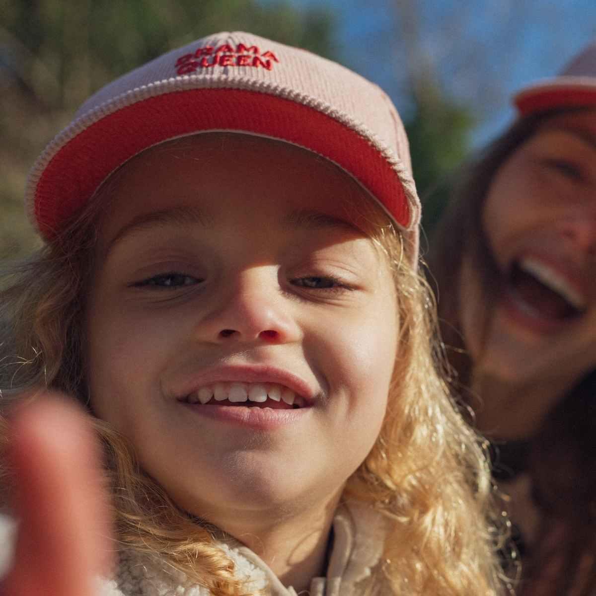 casquette-bebe-enfant-parent-chamaye-assorti-papa-maman-enfant-casquette-papa-fils-cadeau-fete-des-peres-casquette-mere-fille-cadeau-naissance-maman-bebe-cadeau-original-famille-casquette-personnalisable-broderie-drama-queen