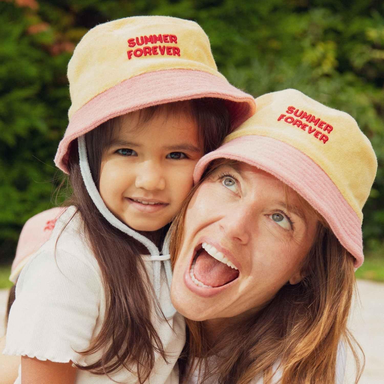 bob-bebe-enfant-parent-chamaye-assorti-papa-maman-enfant-bob-papa-fils-cadeau-fete-des-peres-casquette-mere-fille-cadeau-naissance-maman-bebe-cadeau-original-famille-bob-personnalisable-broderie-éponge-summer-forever-jaune