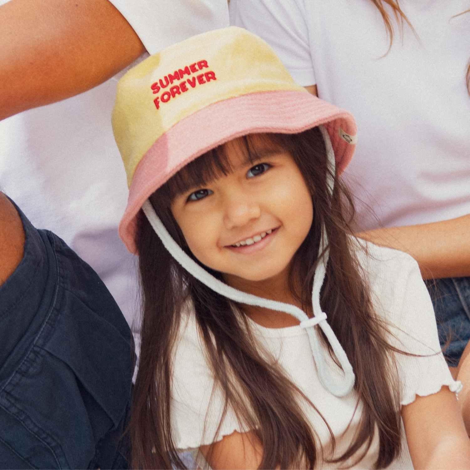 bob-bebe-enfant-parent-chamaye-assorti-papa-maman-enfant-bob-papa-fils-cadeau-fete-des-peres-casquette-mere-fille-cadeau-naissance-maman-bebe-cadeau-original-famille-bob-personnalisable-broderie-éponge-summer-forever-jaune