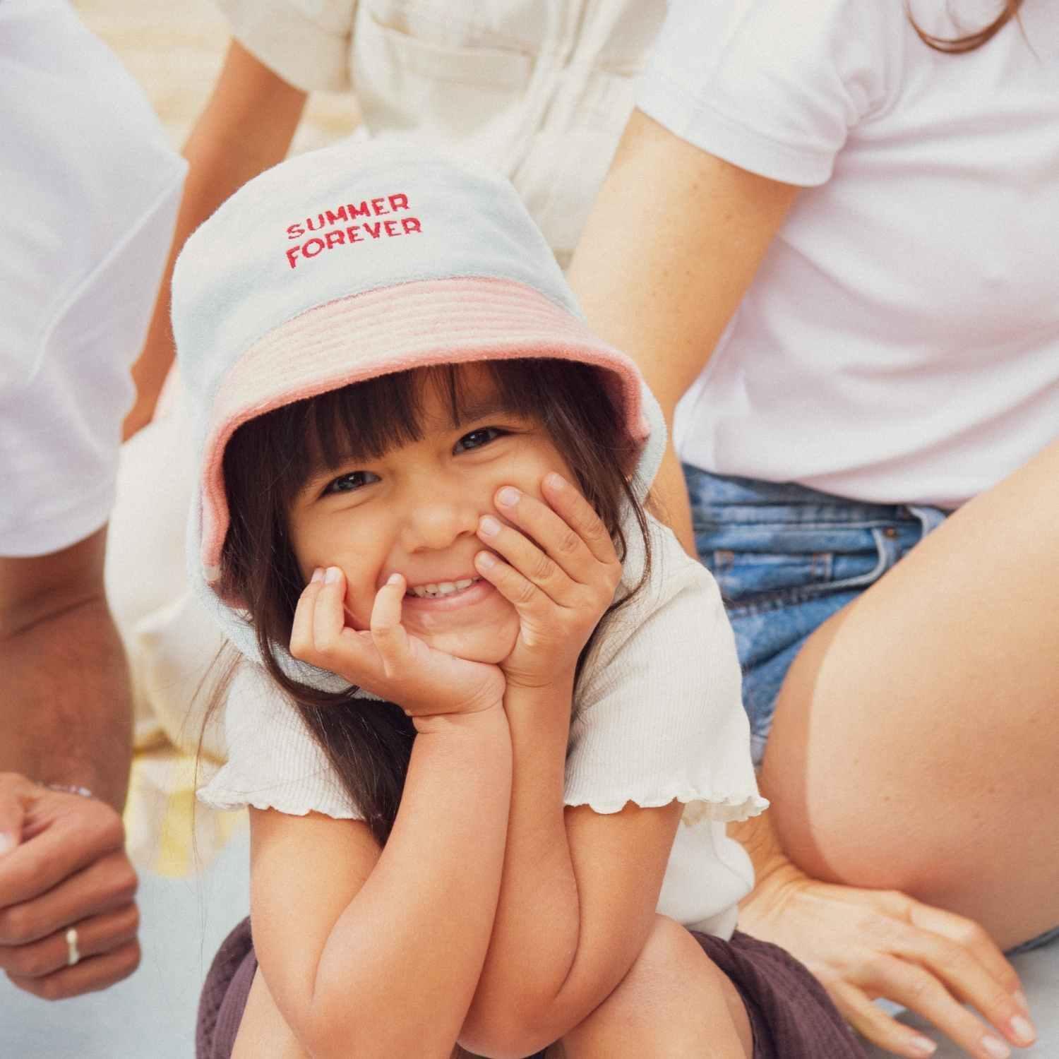 bob-bebe-enfant-parent-chamaye-assorti-papa-maman-enfant-bob-papa-fils-cadeau-fete-des-peres-casquette-mere-fille-cadeau-naissance-maman-bebe-cadeau-original-famille-bob-personnalisable-broderie-éponge-summer-forever-jaune