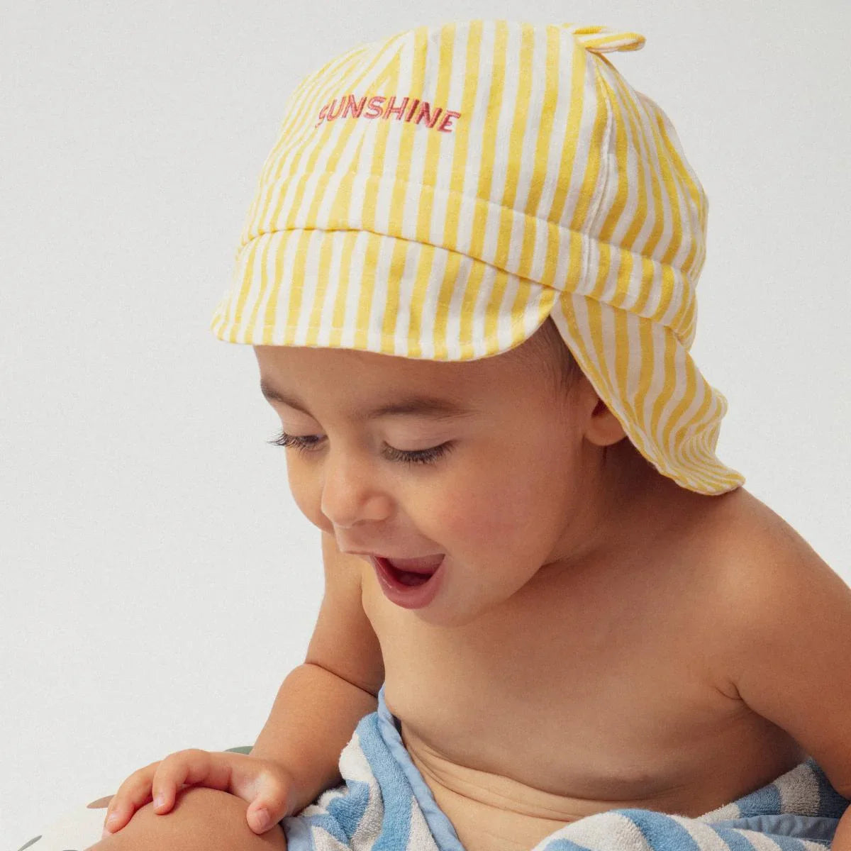 chapeau-bebe-enfant-soleil-chamaye-assorti-papa-maman-enfant-casquette-papa-fils-cadeau-fete-des-peres-casquette-mere-fille-cadeau-naissance-maman-bebe-cadeau-original-famille-casquette-personnalisable-broderie-sunshine