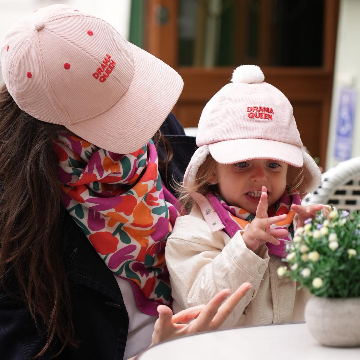 chapka-bebe-enfant-chamaye-assorti-parent-enfant-casquette-papa-fils-cadeau-fete-des-peres-bonnet-mere-fille-cadeau-naissance-maman-bebe-matchy-matchy-cadeau-original-famille-broderie-drama-queen