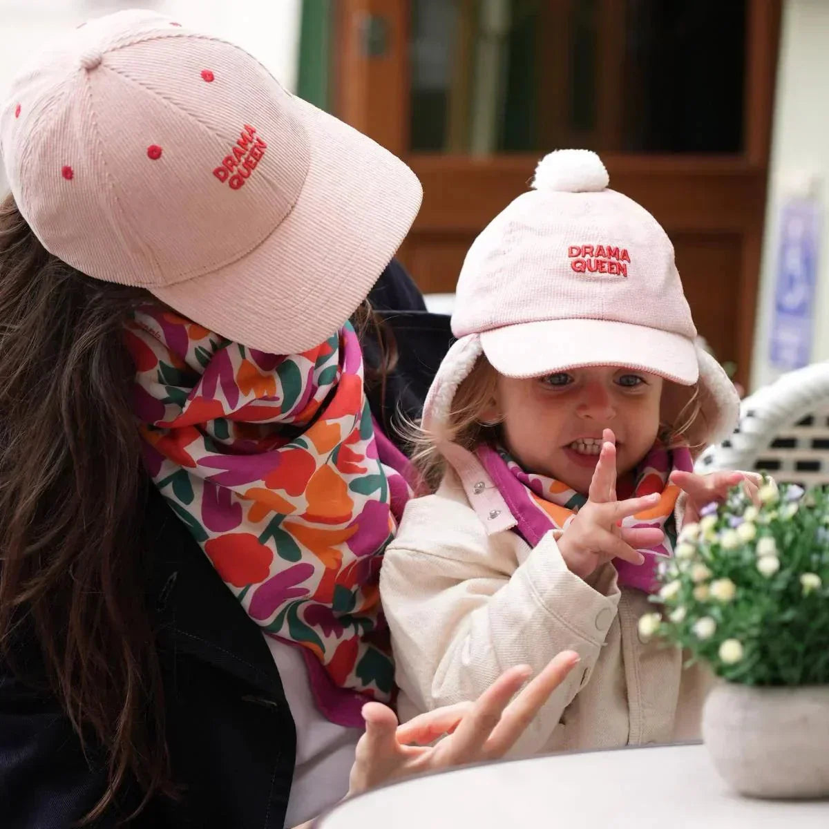 chapka-bebe-enfant-chamaye-assorti-parent-enfant-casquette-papa-fils-cadeau-fete-des-peres-bonnet-mere-fille-cadeau-naissance-maman-bebe-matchy-matchy-cadeau-original-famille-broderie-drama-queen