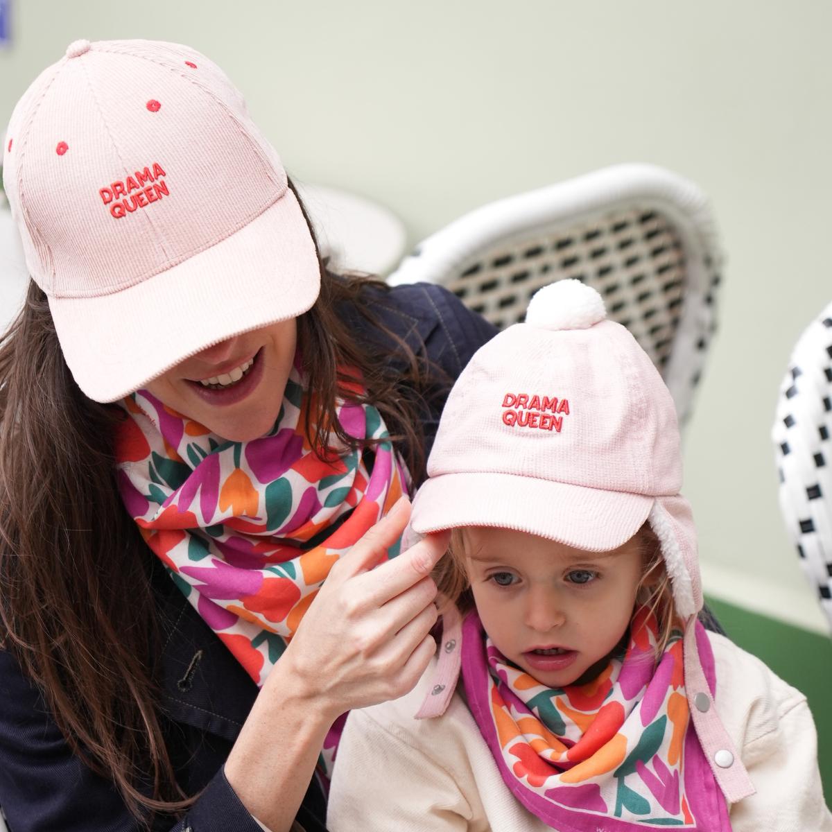 casquette-bebe-enfant-parent-chamaye-assorti-papa-maman-enfant-casquette-papa-fils-cadeau-fete-des-peres-casquette-mere-fille-cadeau-naissance-maman-bebe-cadeau-original-famille-casquette-personnalisable-broderie-drama-queen