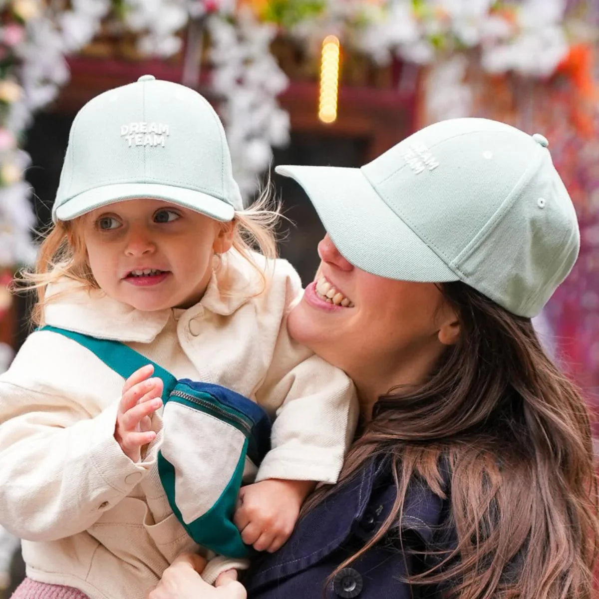 casquette-bebe-enfant-parent-chamaye-assorti-papa-maman-enfant-casquette-papa-fils-cadeau-fete-des-peres-casquette-mere-fille-cadeau-naissance-maman-bebe-cadeau-original-famille-casquette-personnalisable-broderie-dream-team