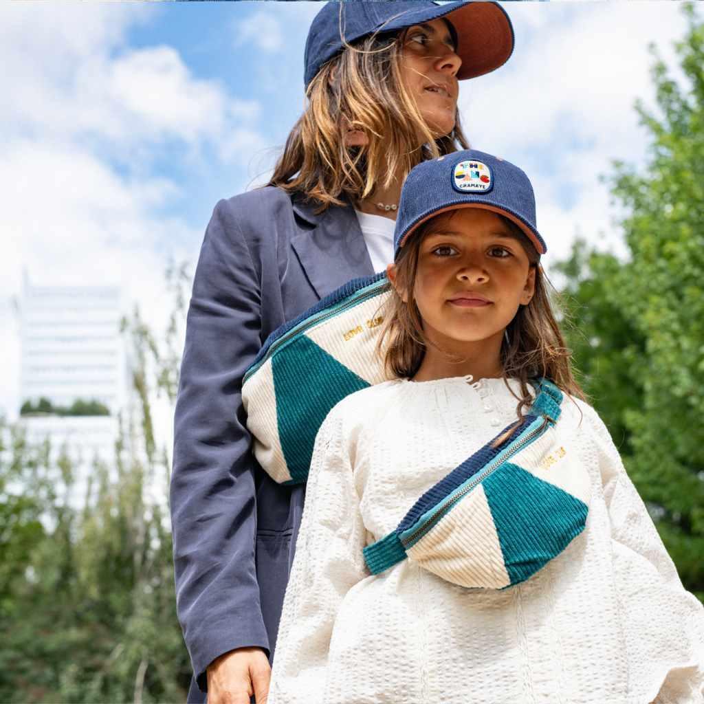 casquette-bebe-enfant-parent-chamaye-assorti-papa-maman-enfant-casquette-papa-fils-cadeau-fete-des-peres-casquette-mere-fille-cadeau-naissance-maman-bebe-cadeau-original-famille-casquette-personnalisable-broderie-cosmic-girl-cadeau-jeune-maman-maternite-cadeau-naissance-original-jeune-parent-casquette-fille-rose-velours-cotelemarque-francaise-production-ecoresponsable